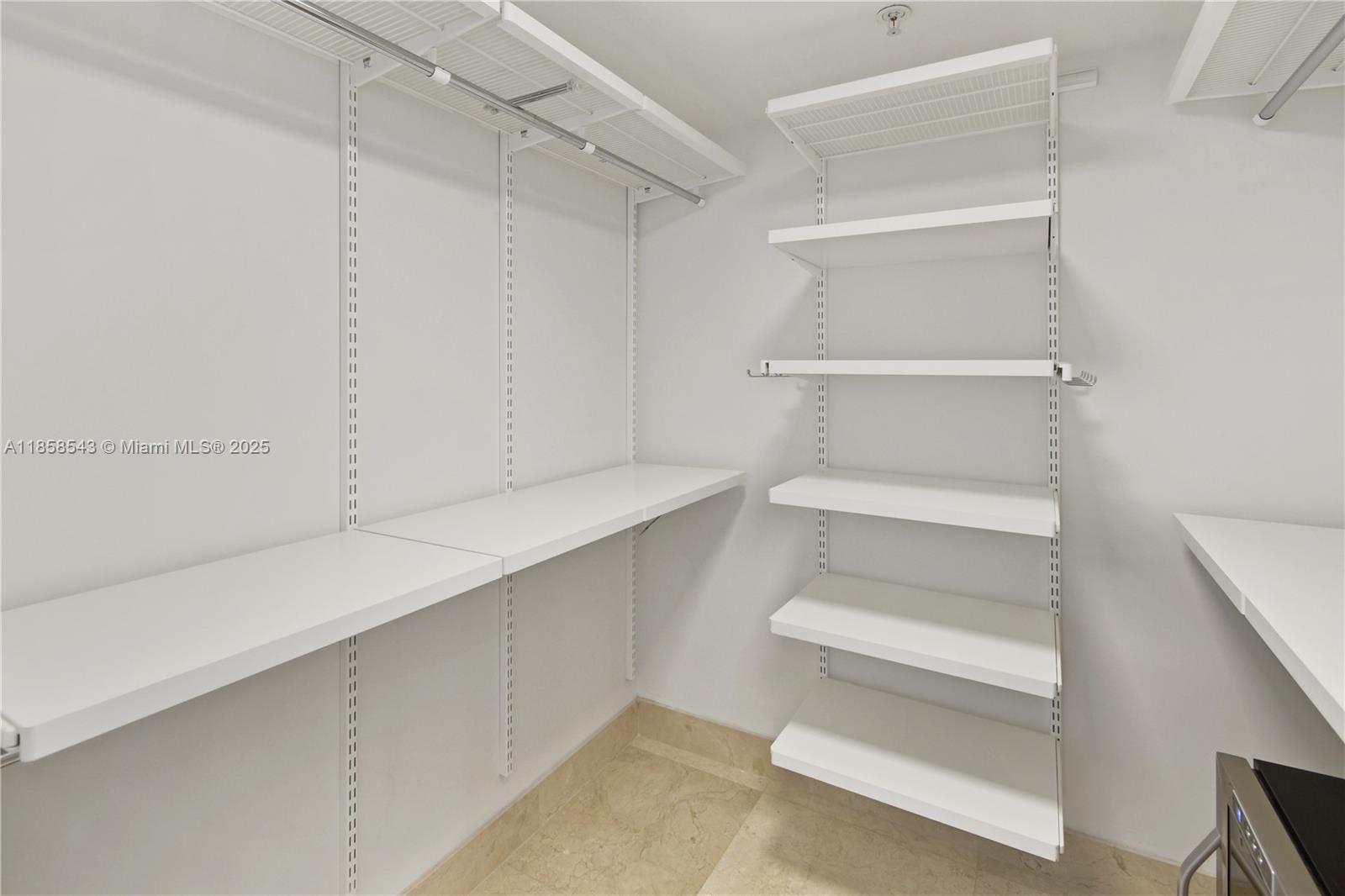 1800 CLUB CONDO - Residential Lease