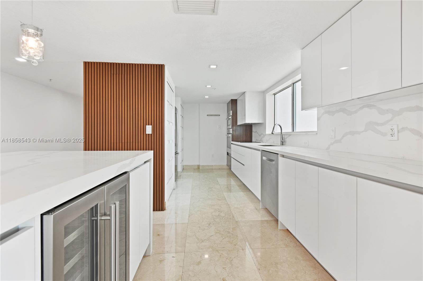 1800 CLUB CONDO - Residential Lease