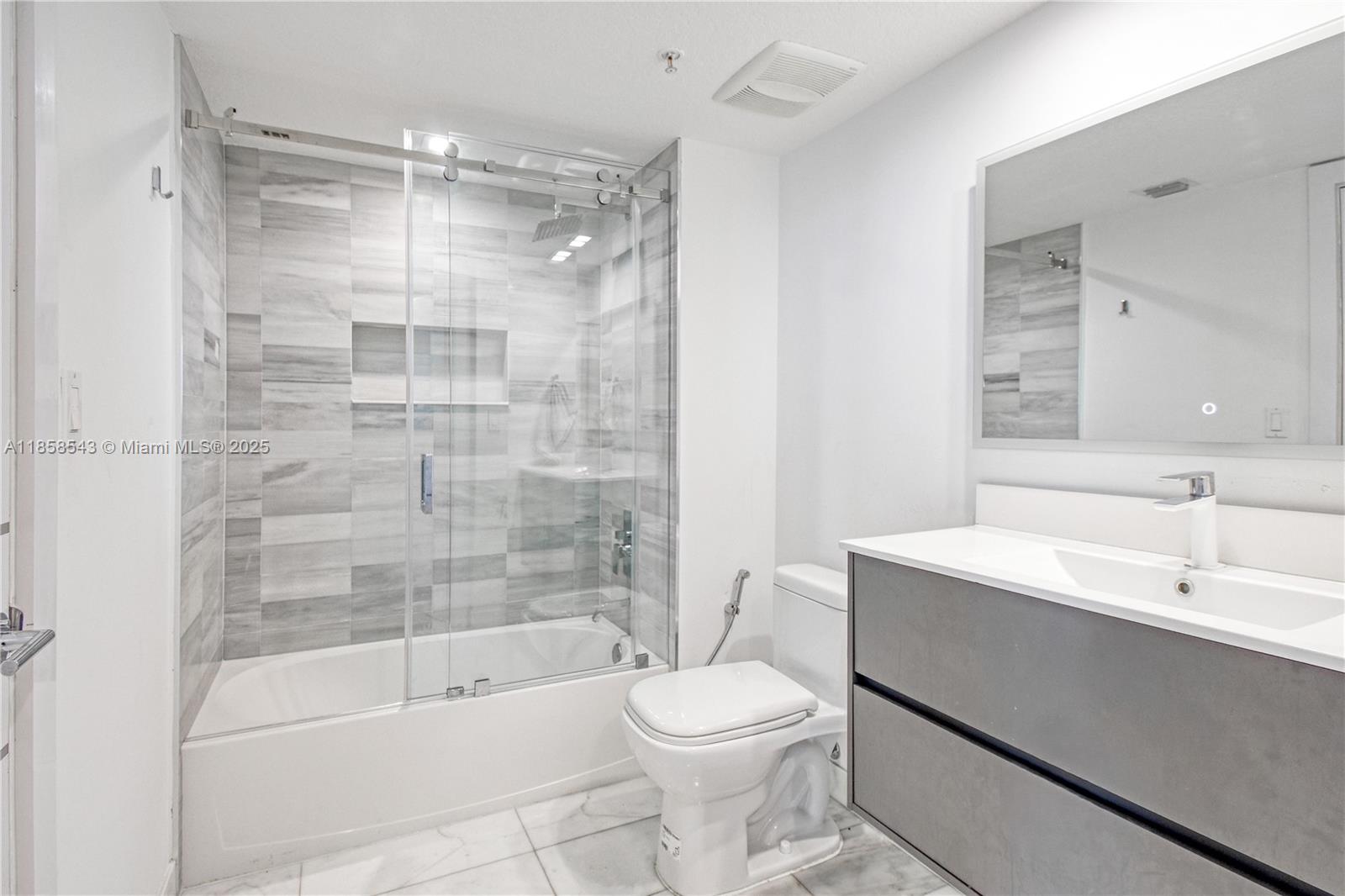 1800 CLUB CONDO - Residential Lease