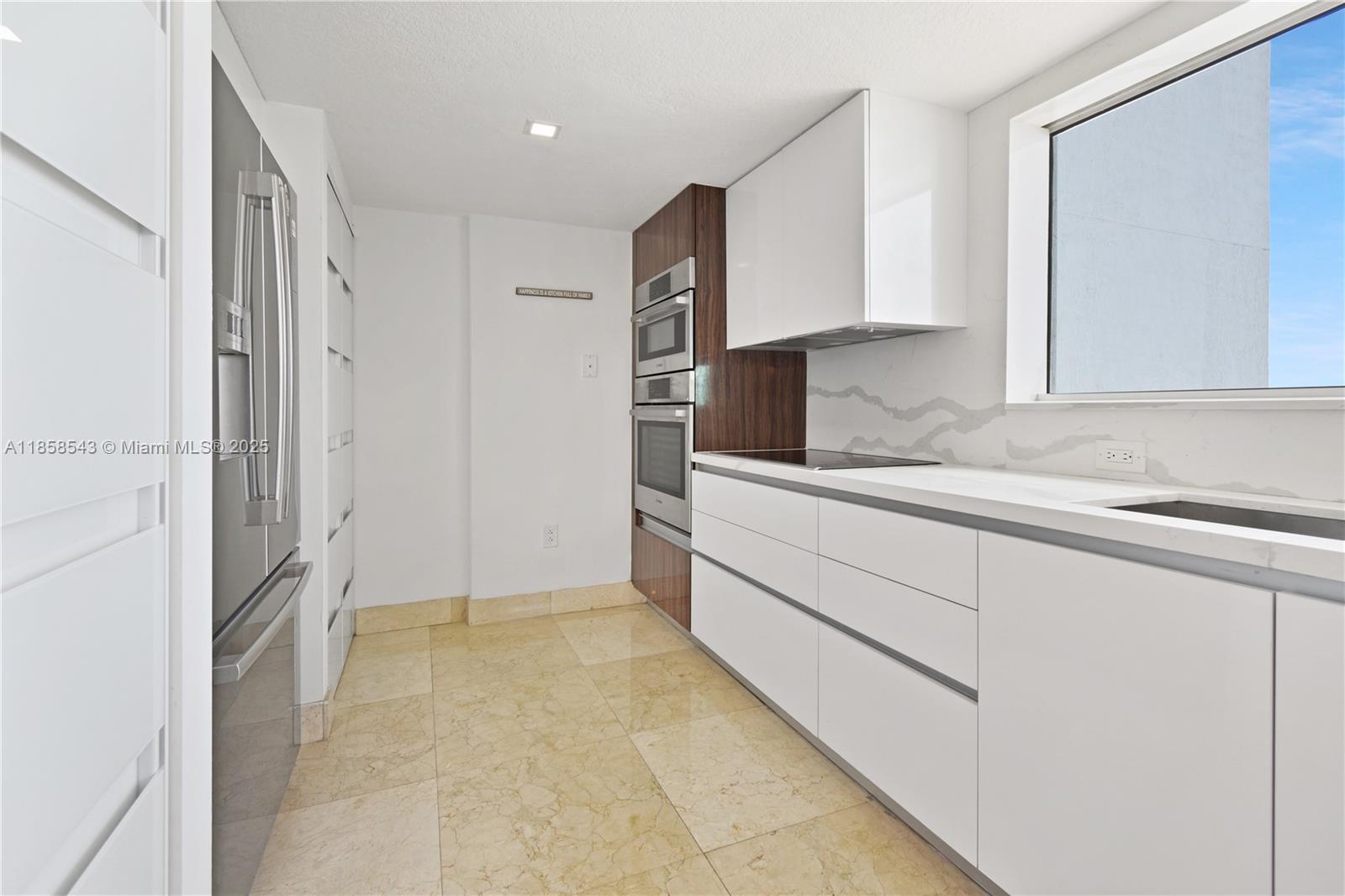 1800 CLUB CONDO - Residential Lease