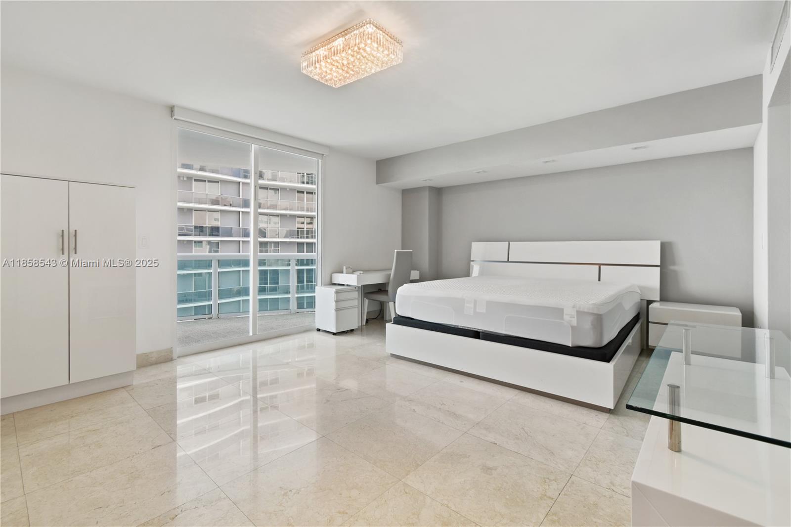 1800 CLUB CONDO - Residential Lease