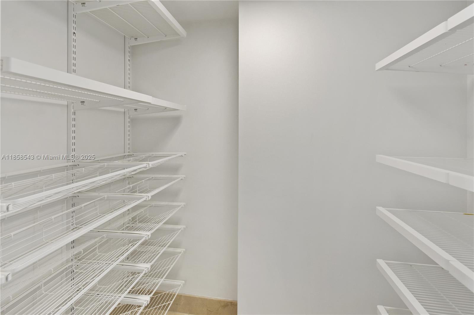 1800 CLUB CONDO - Residential Lease