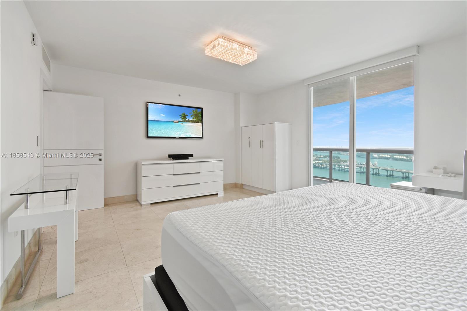 1800 CLUB CONDO - Residential Lease