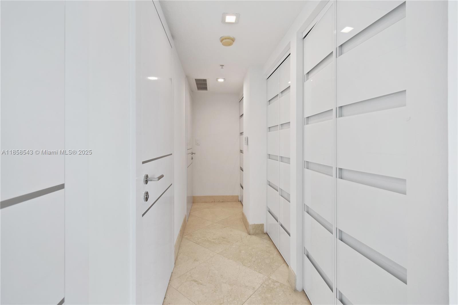 1800 CLUB CONDO - Residential Lease