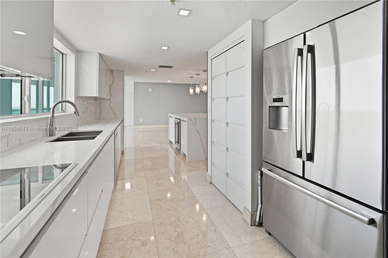 1800 CLUB CONDO - Residential Lease