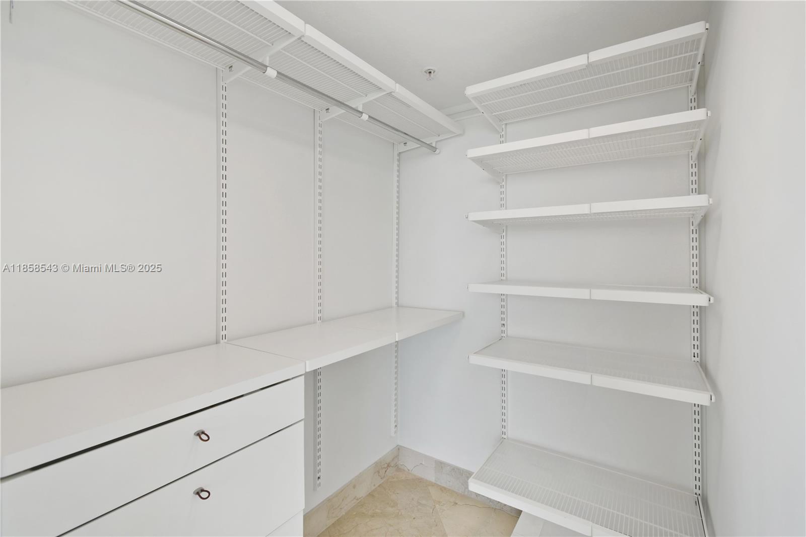 1800 CLUB CONDO - Residential Lease