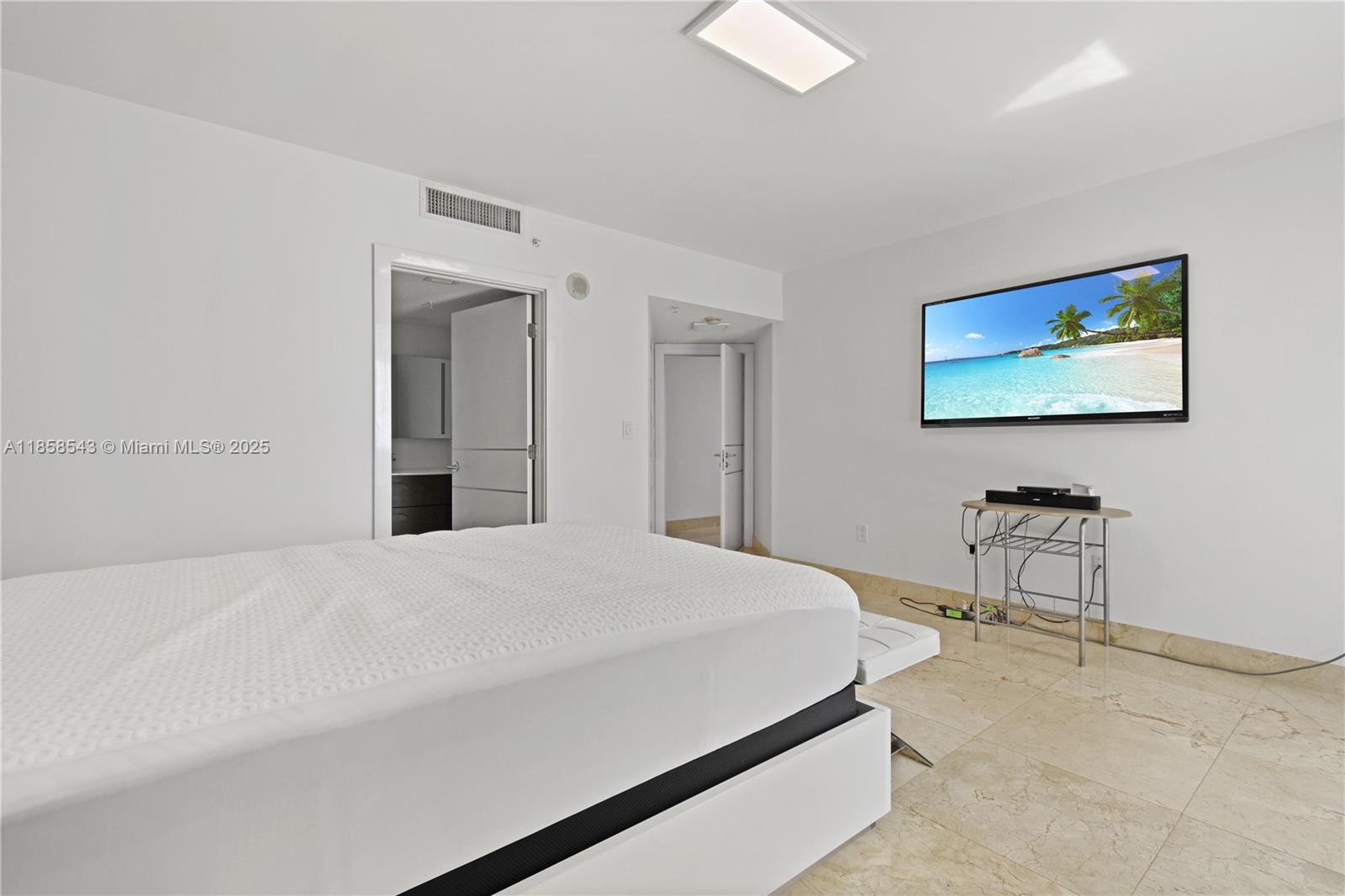 1800 CLUB CONDO - Residential Lease