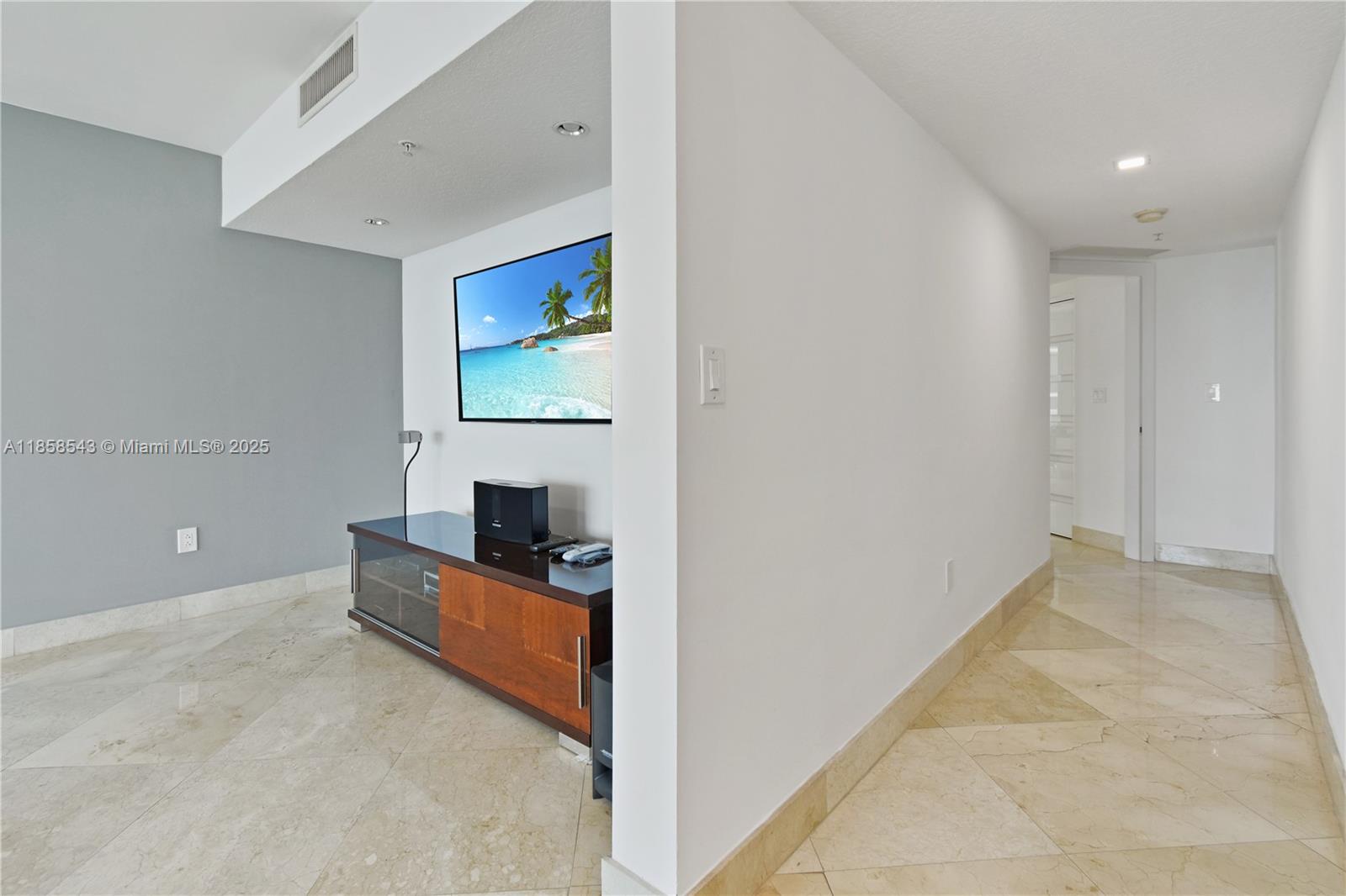 1800 CLUB CONDO - Residential Lease