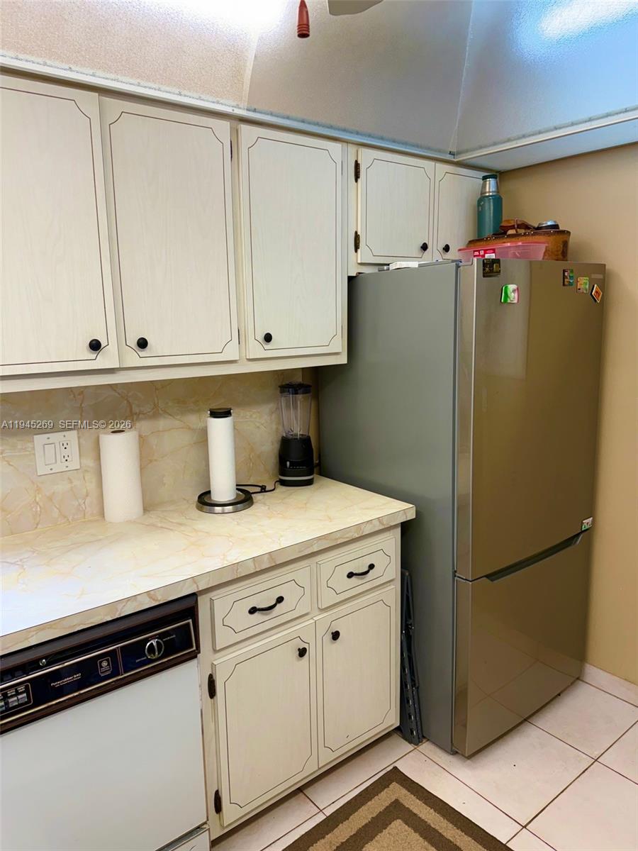 GOLDEN VIEW CONDO - Residential