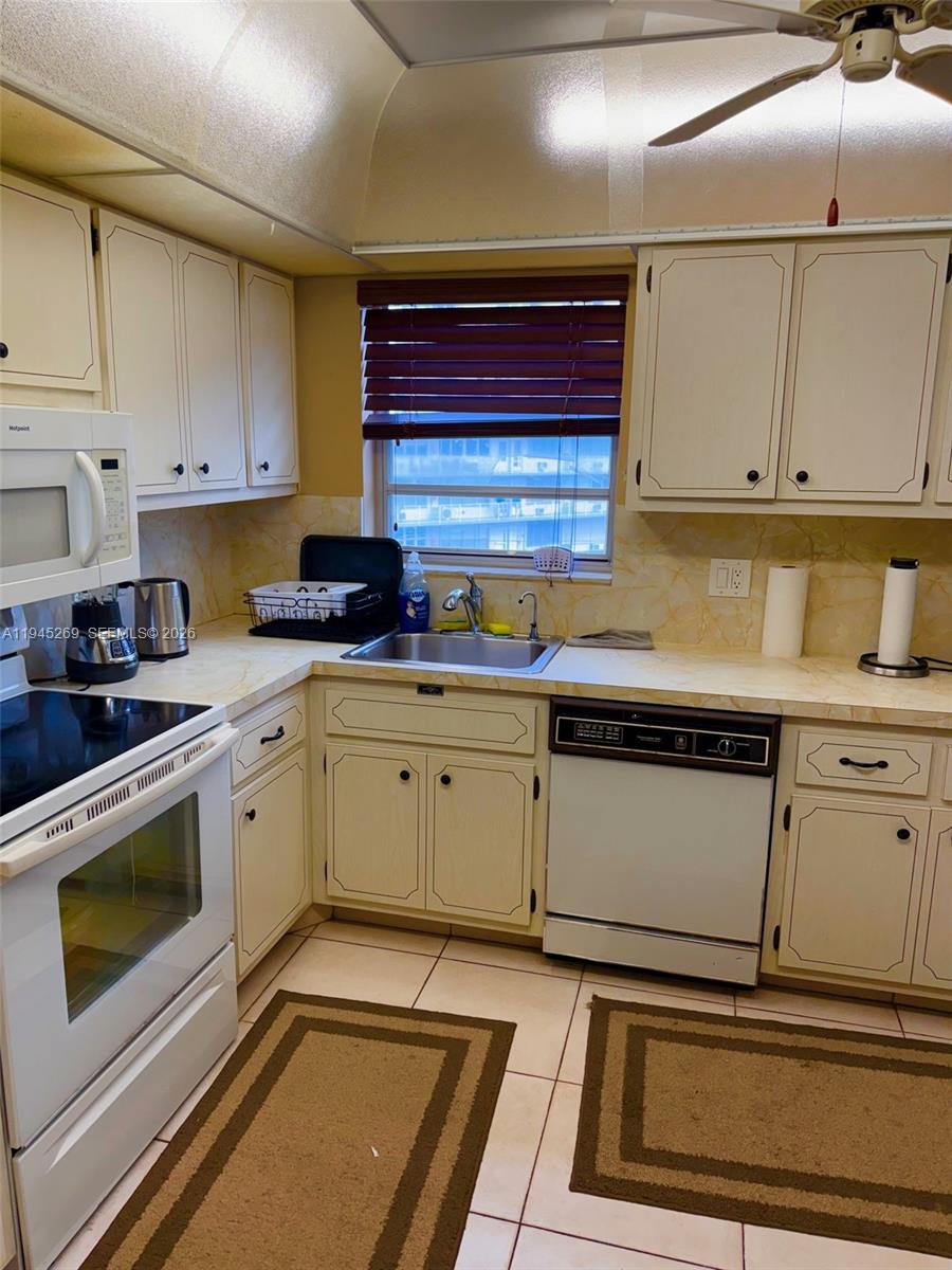 GOLDEN VIEW CONDO - Residential