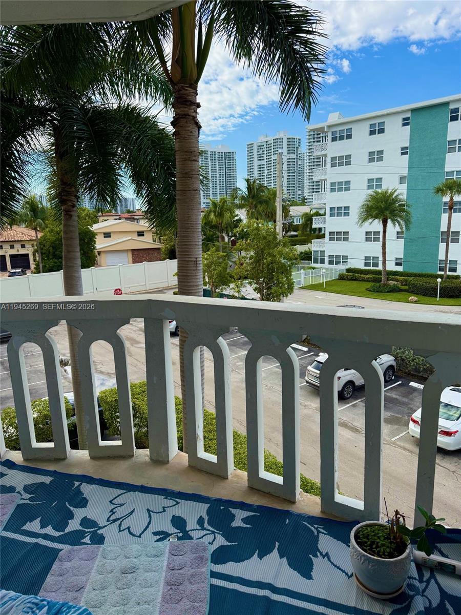 GOLDEN VIEW CONDO - Residential