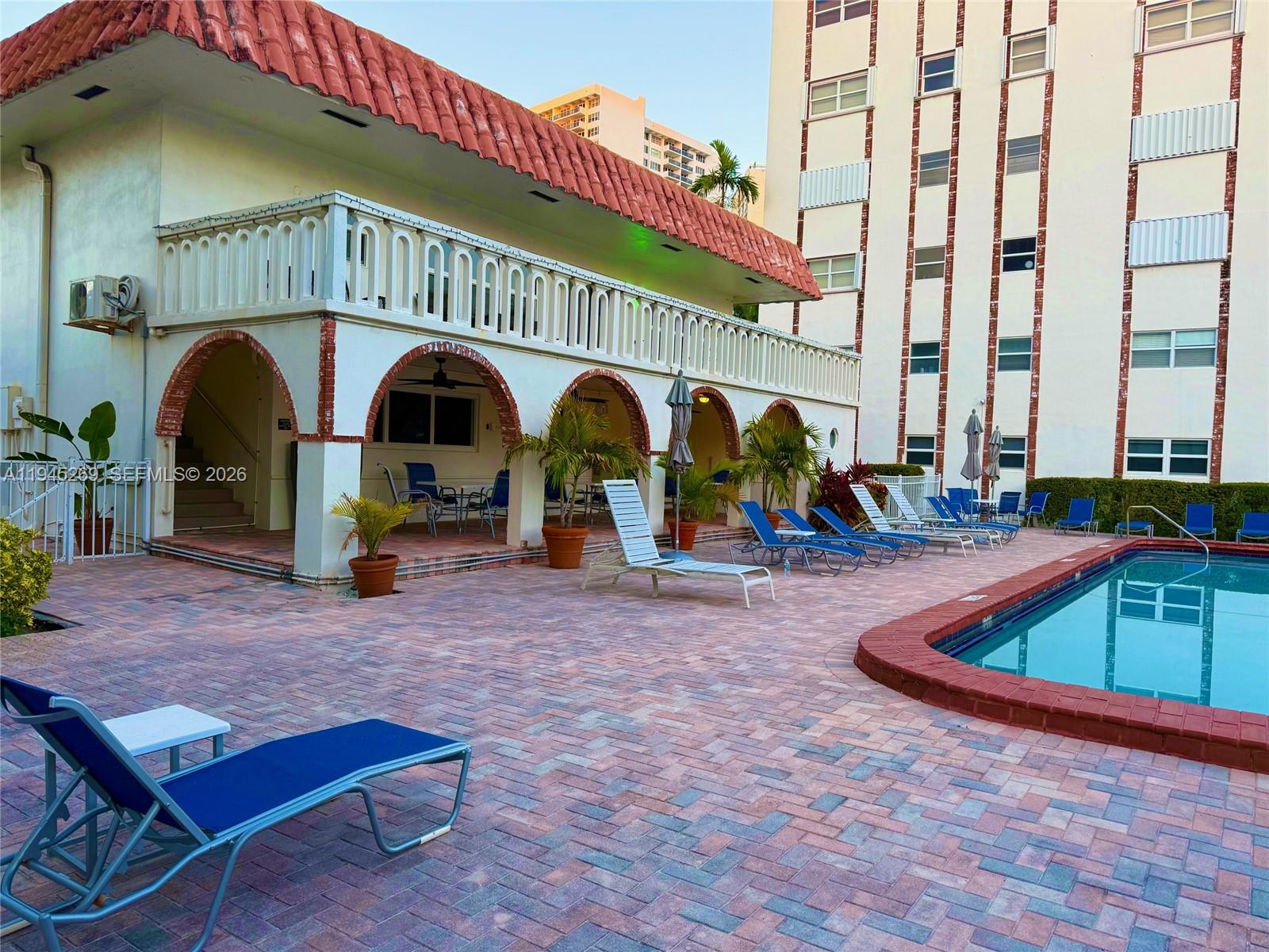 GOLDEN VIEW CONDO - Residential