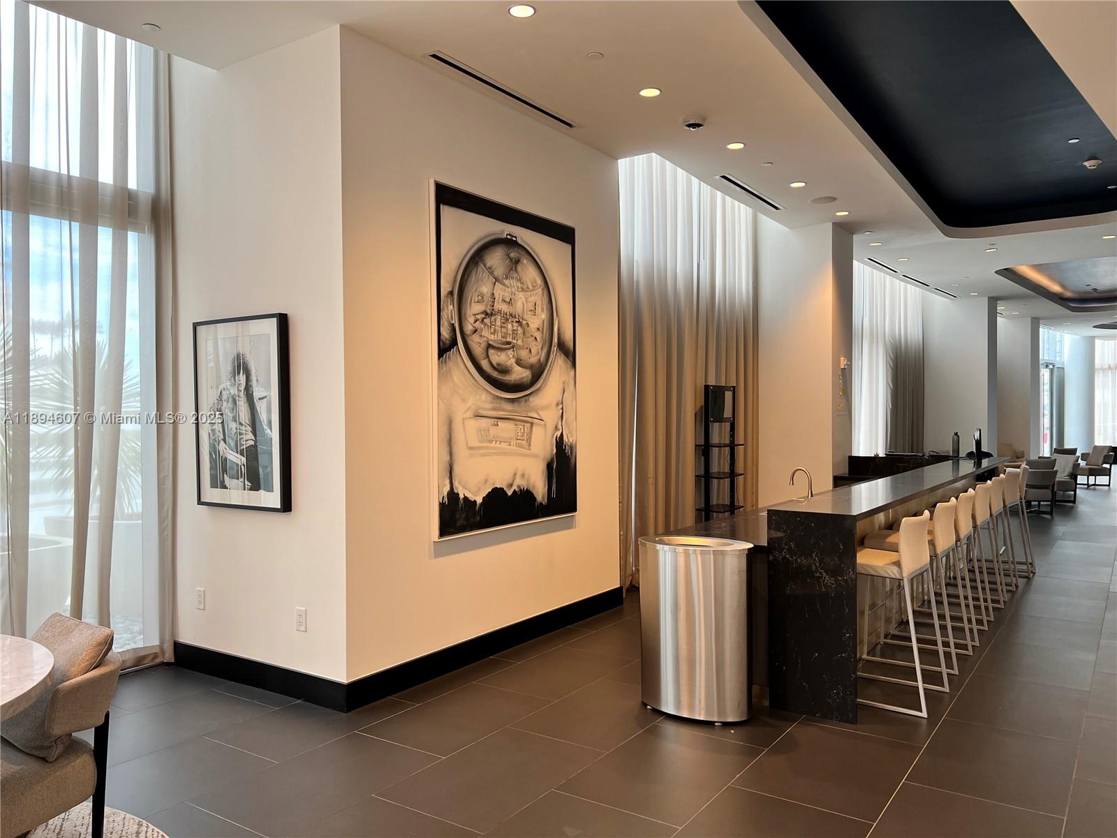 PARAMOUNT MIAMI WORLDCENT - Residential Lease