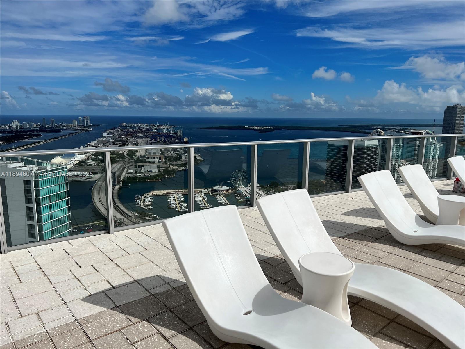 PARAMOUNT MIAMI WORLDCENT - Residential Lease