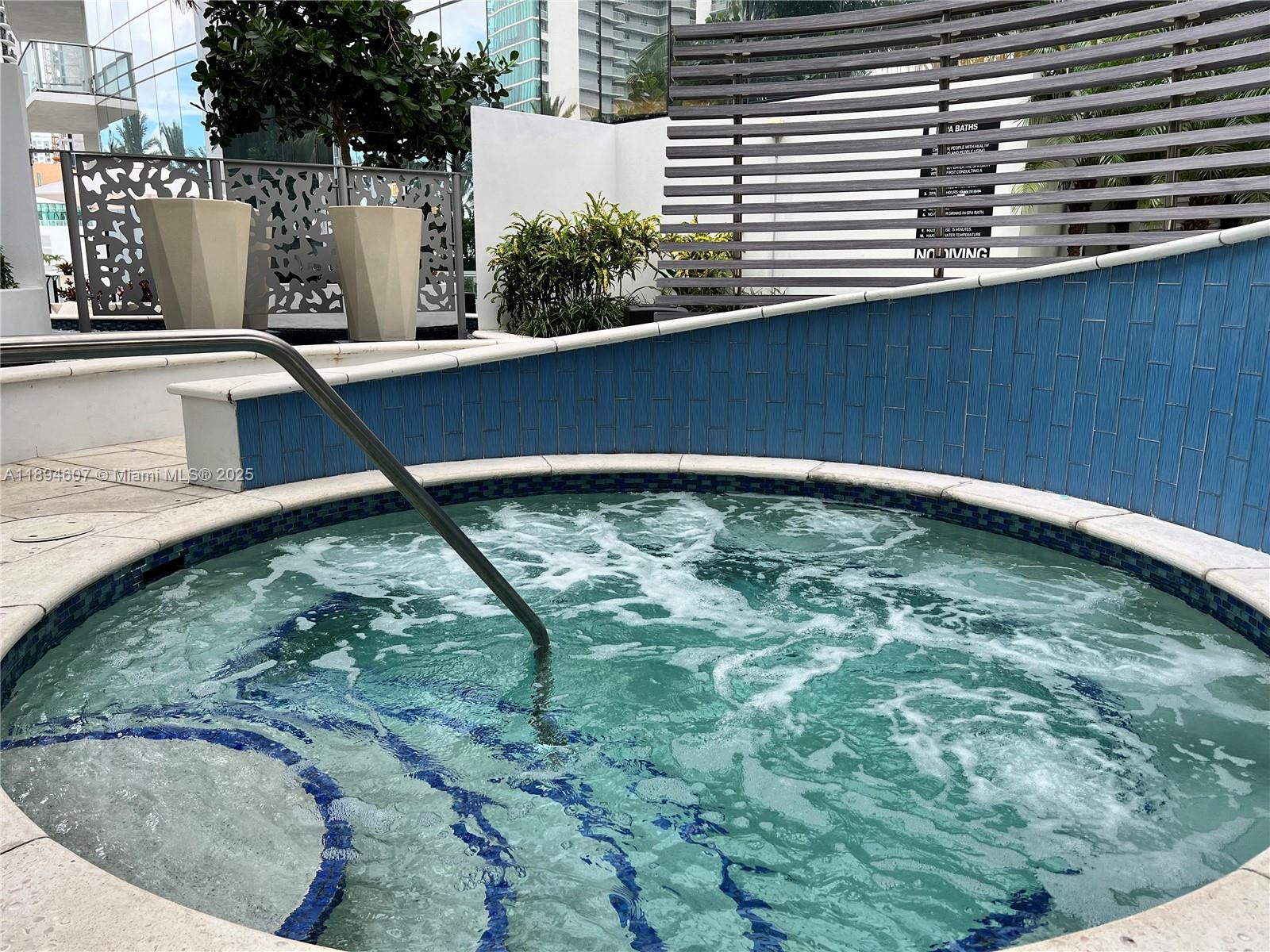 PARAMOUNT MIAMI WORLDCENT - Residential Lease