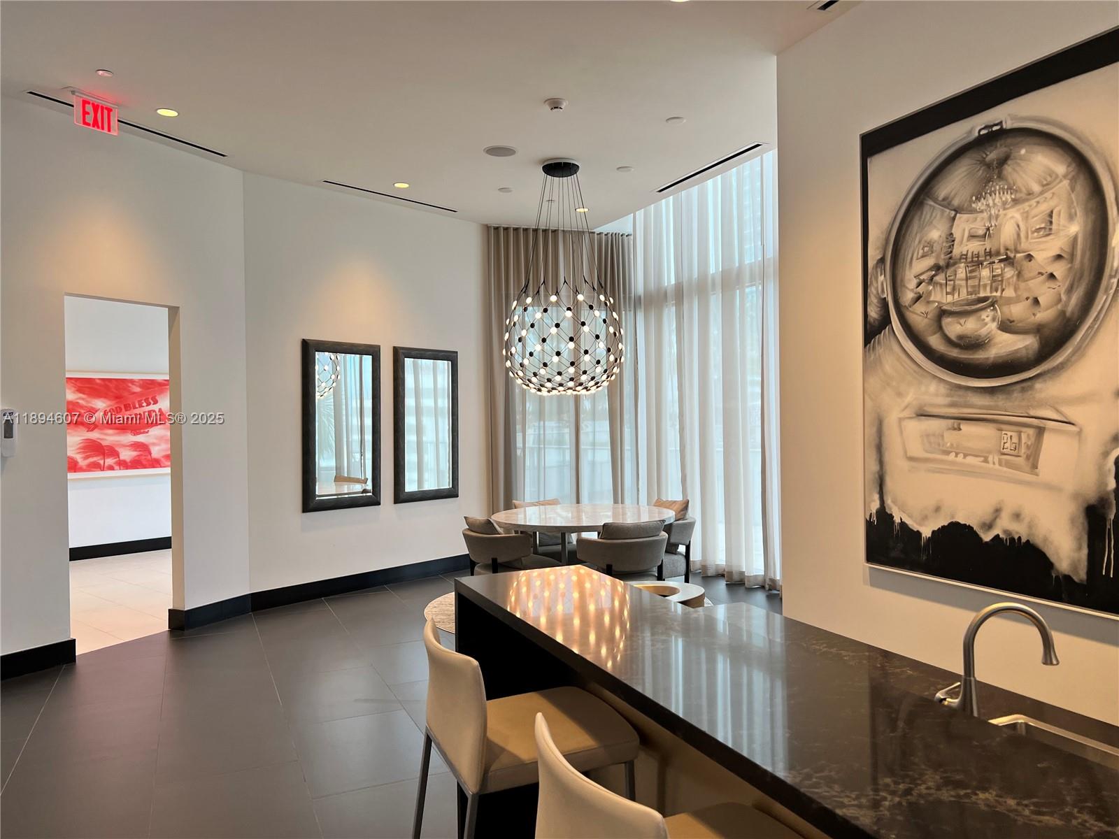 PARAMOUNT MIAMI WORLDCENT - Residential Lease