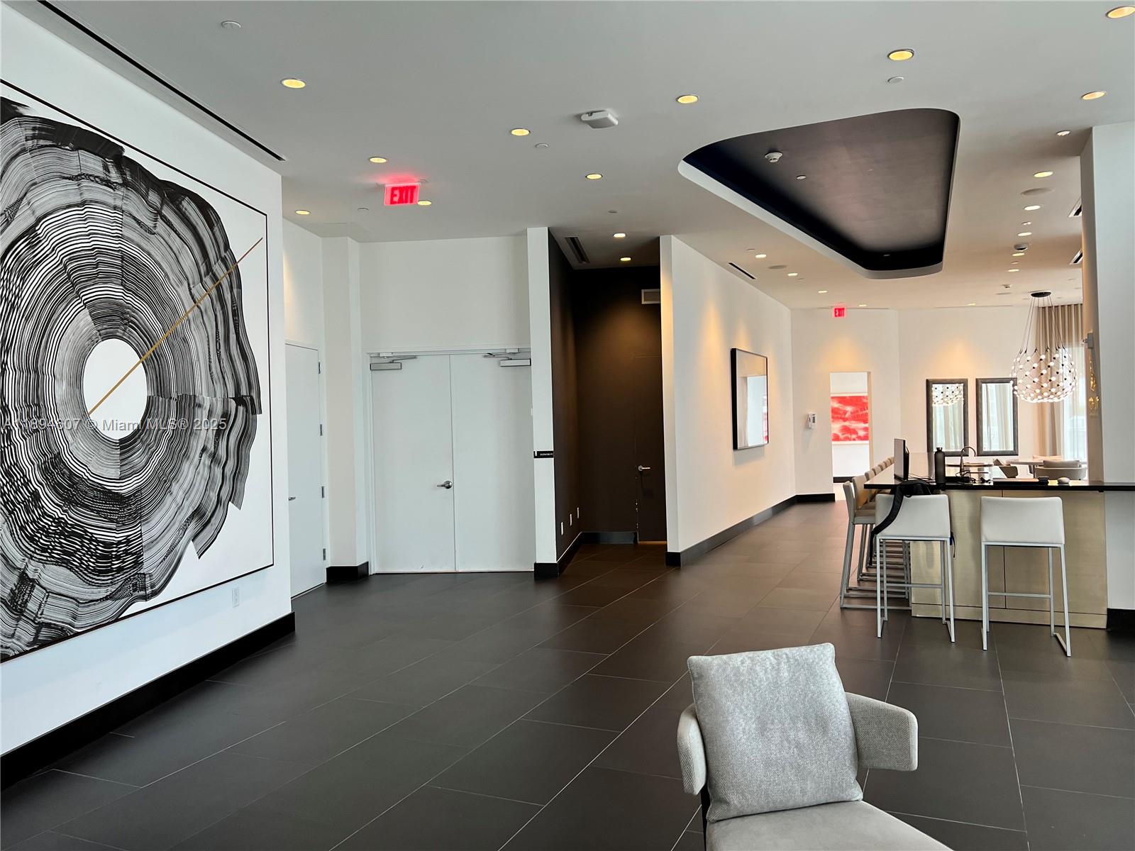 PARAMOUNT MIAMI WORLDCENT - Residential Lease