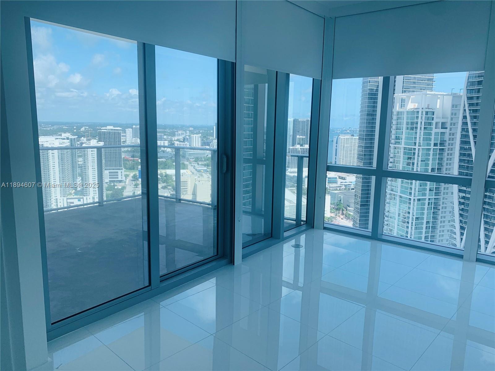 PARAMOUNT MIAMI WORLDCENT - Residential Lease