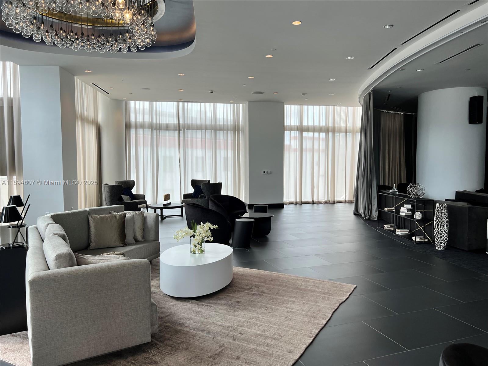 PARAMOUNT MIAMI WORLDCENT - Residential Lease