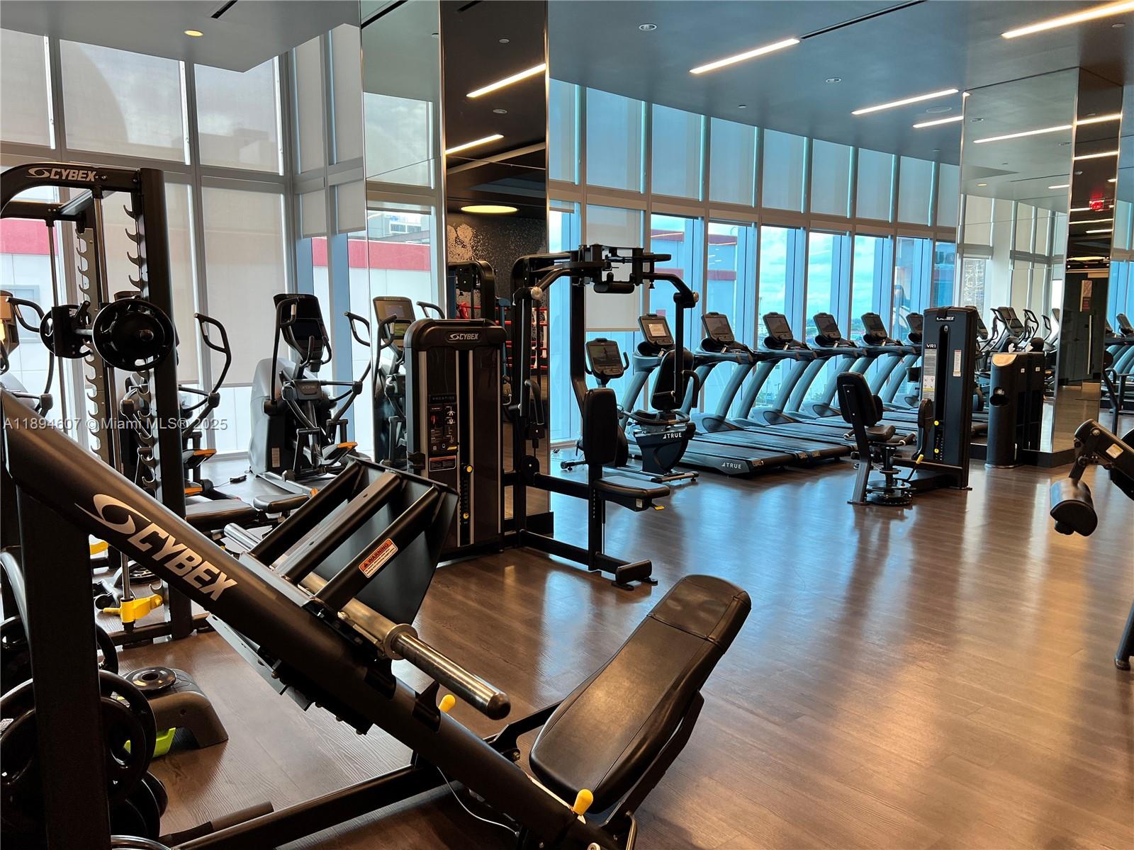 PARAMOUNT MIAMI WORLDCENT - Residential Lease