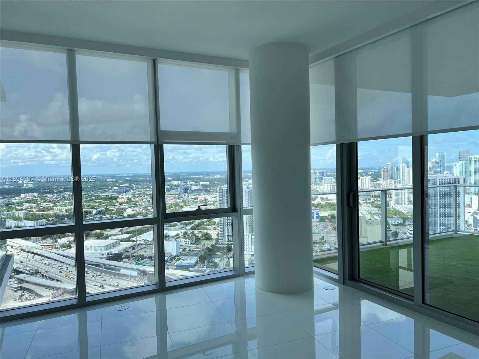 PARAMOUNT MIAMI WORLDCENT - Residential Lease