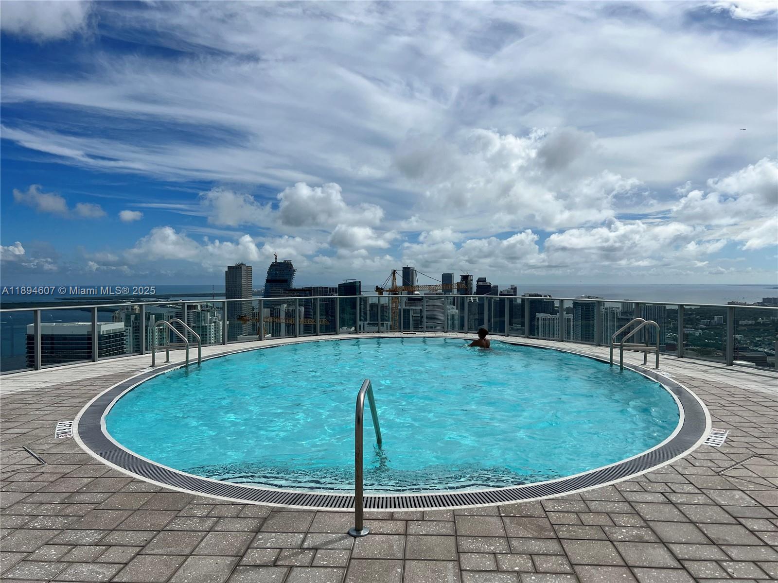 PARAMOUNT MIAMI WORLDCENT - Residential Lease