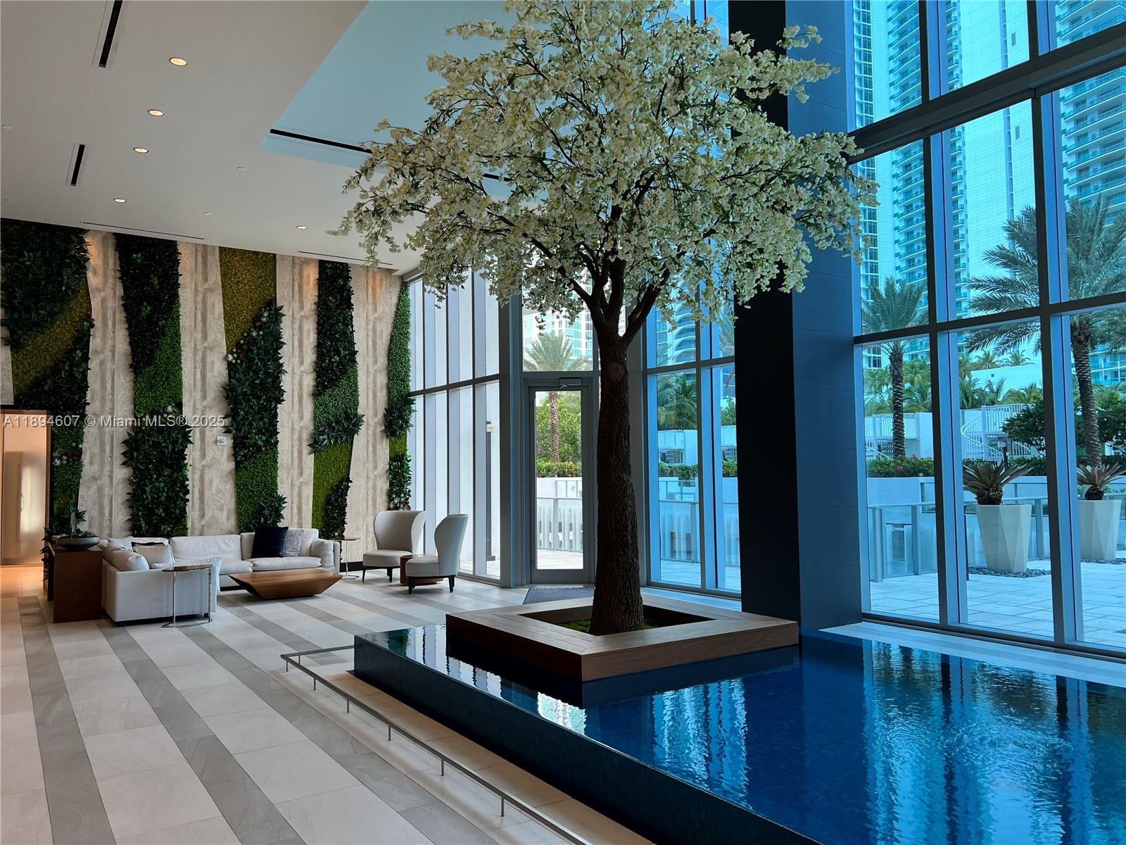 PARAMOUNT MIAMI WORLDCENT - Residential Lease
