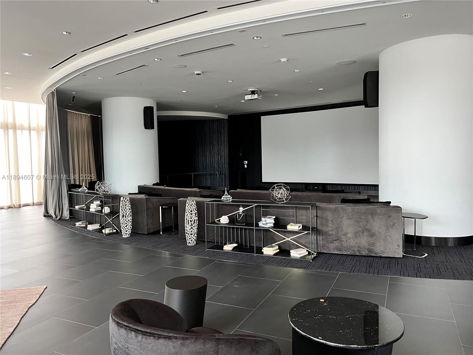 PARAMOUNT MIAMI WORLDCENT - Residential Lease