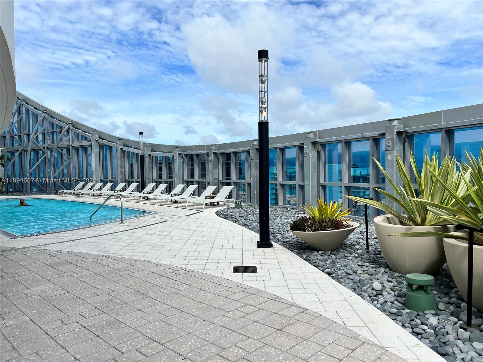 PARAMOUNT MIAMI WORLDCENT - Residential Lease