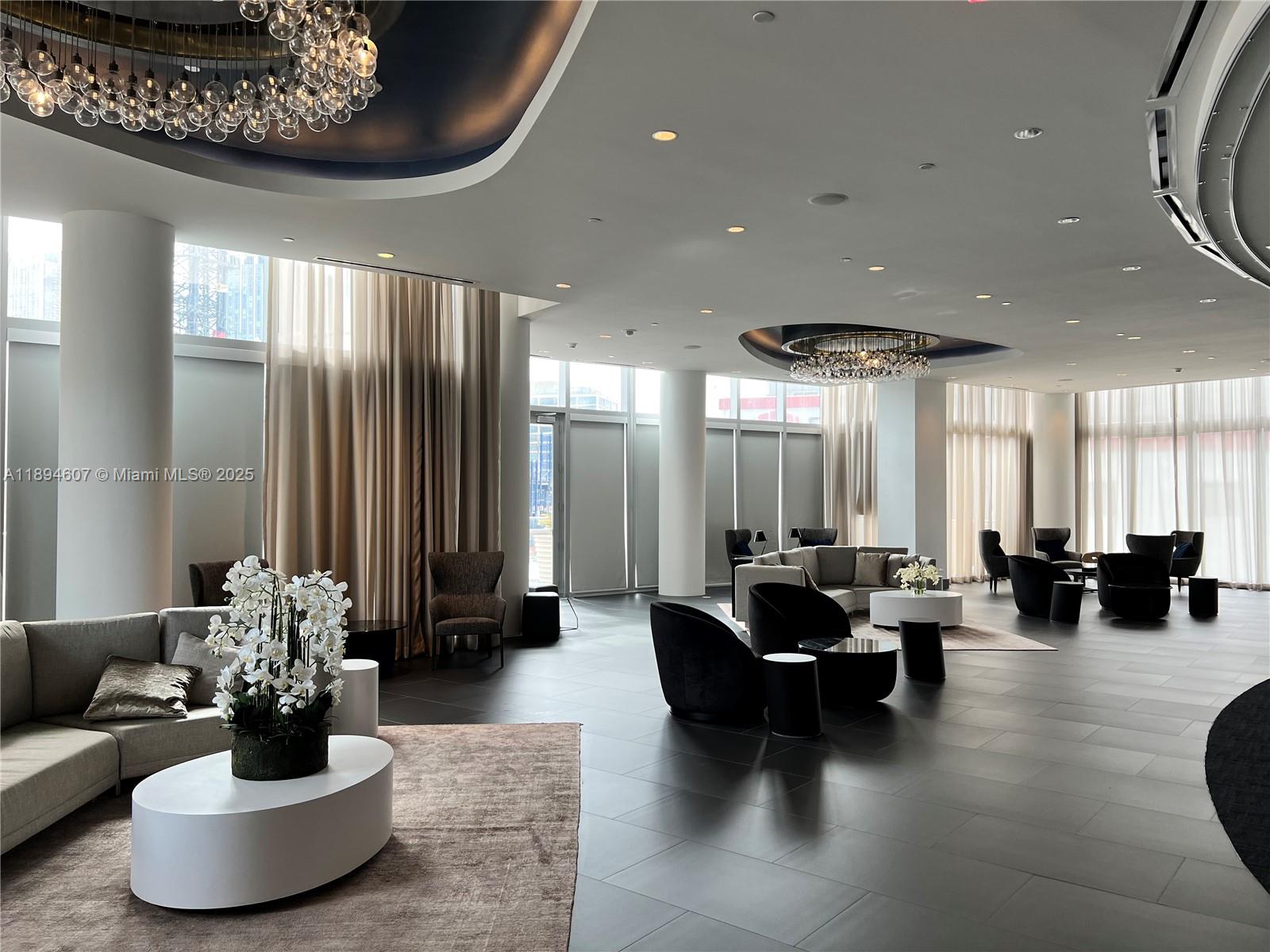 PARAMOUNT MIAMI WORLDCENT - Residential Lease