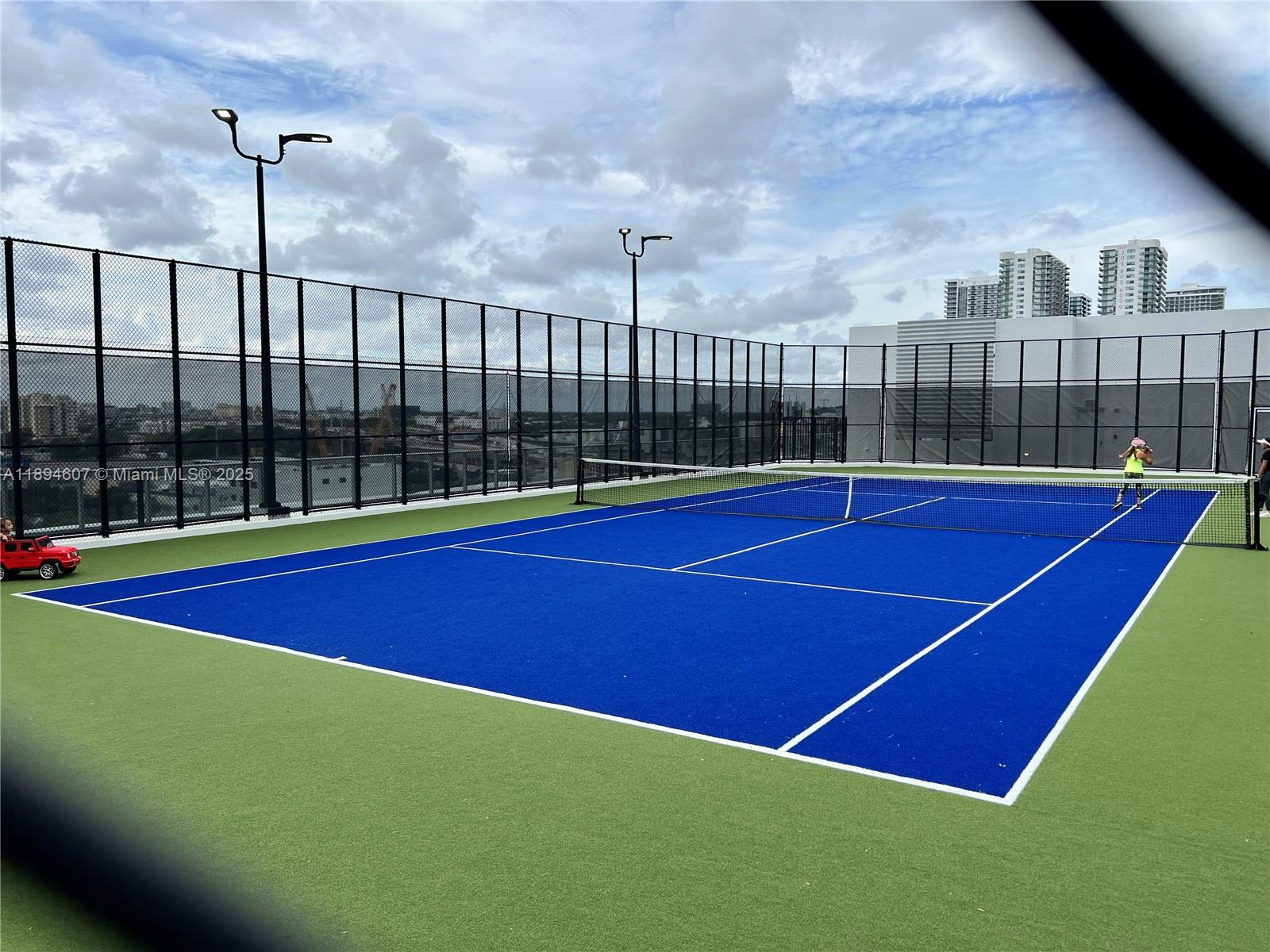 PARAMOUNT MIAMI WORLDCENT - Residential Lease