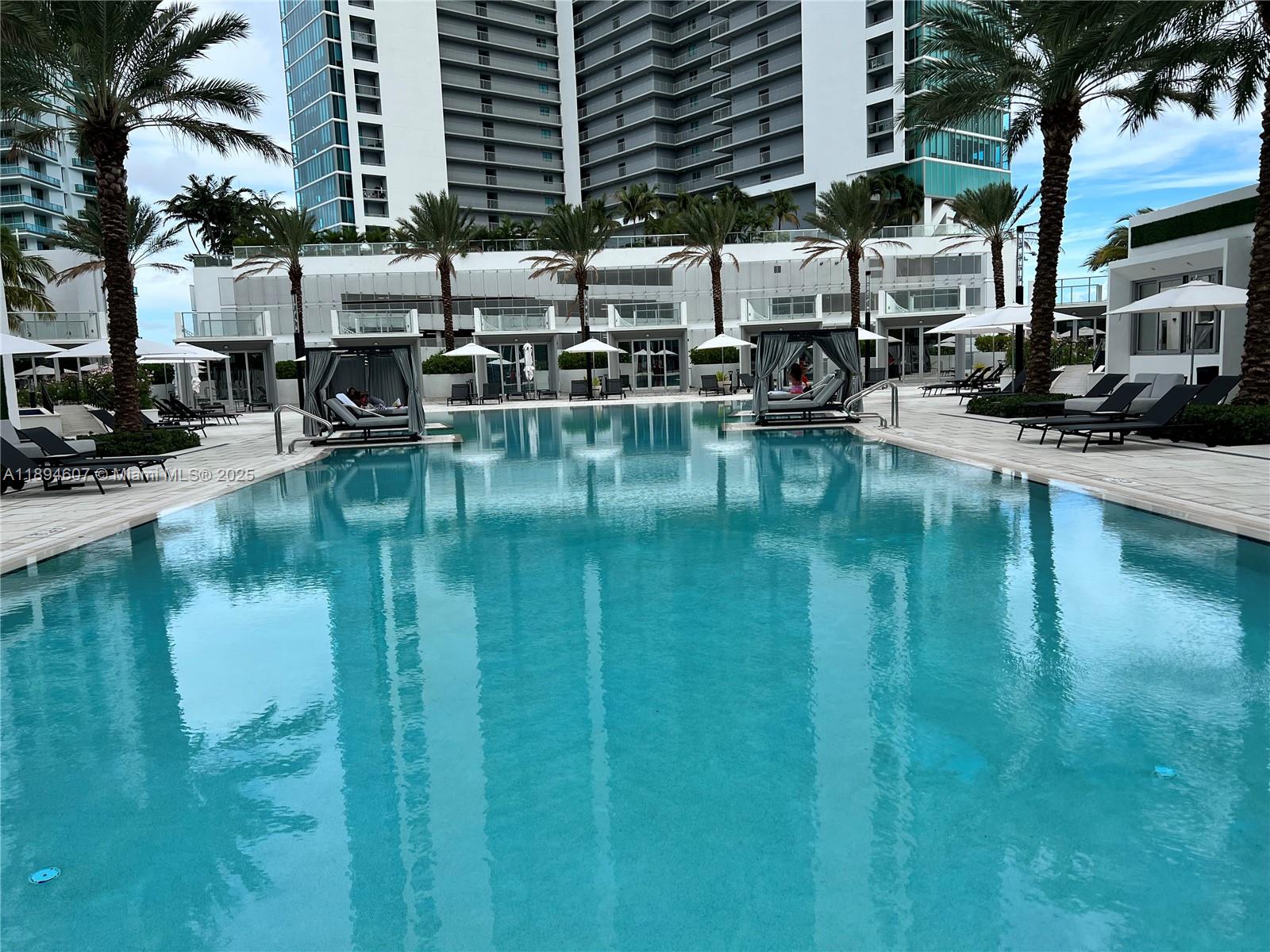 PARAMOUNT MIAMI WORLDCENT - Residential Lease