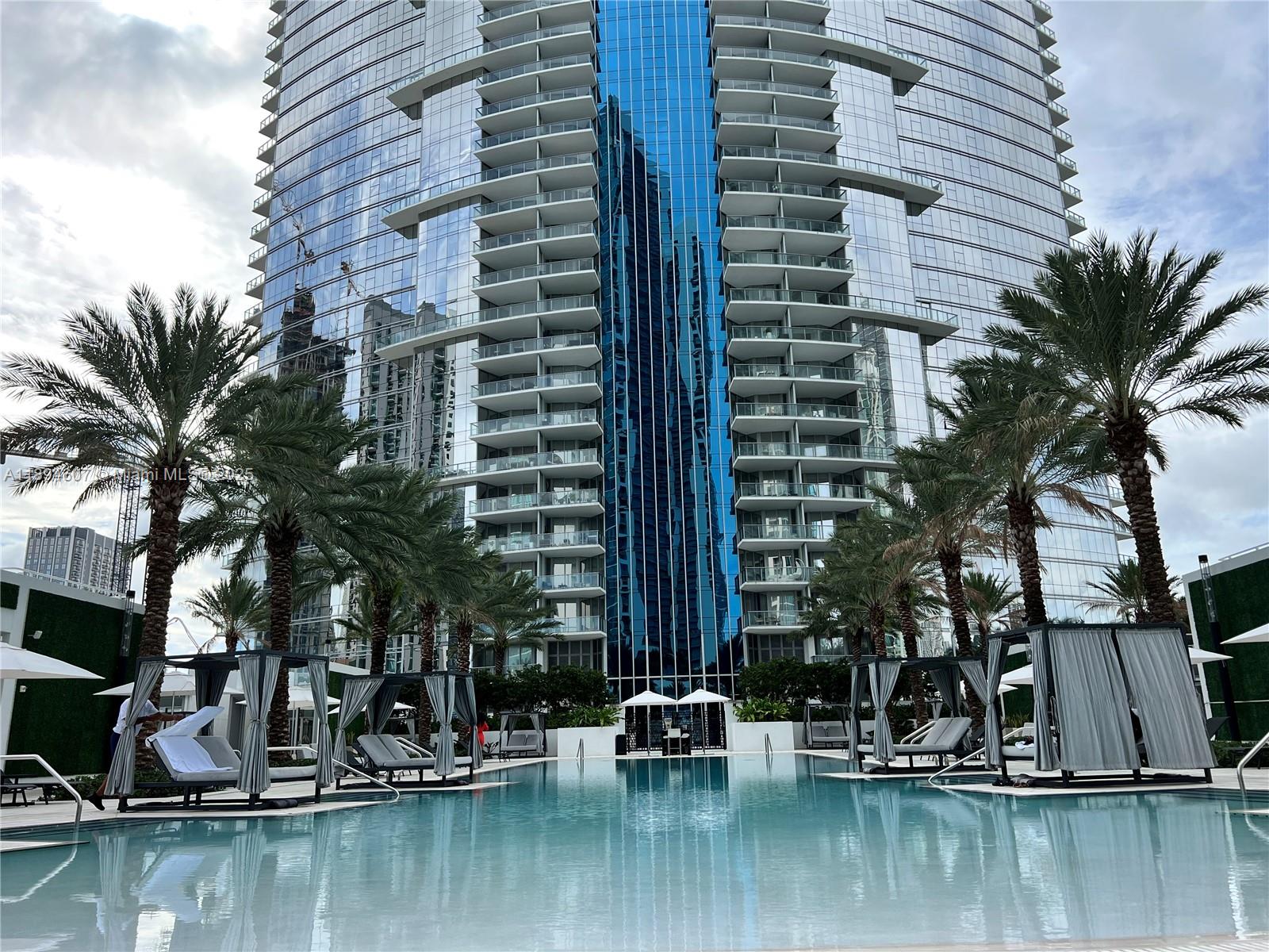 PARAMOUNT MIAMI WORLDCENT - Residential Lease