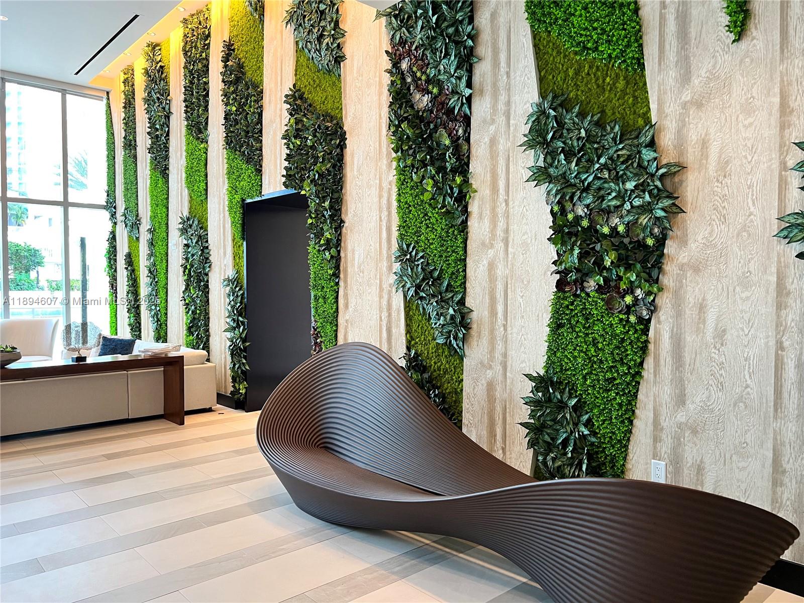 PARAMOUNT MIAMI WORLDCENT - Residential Lease