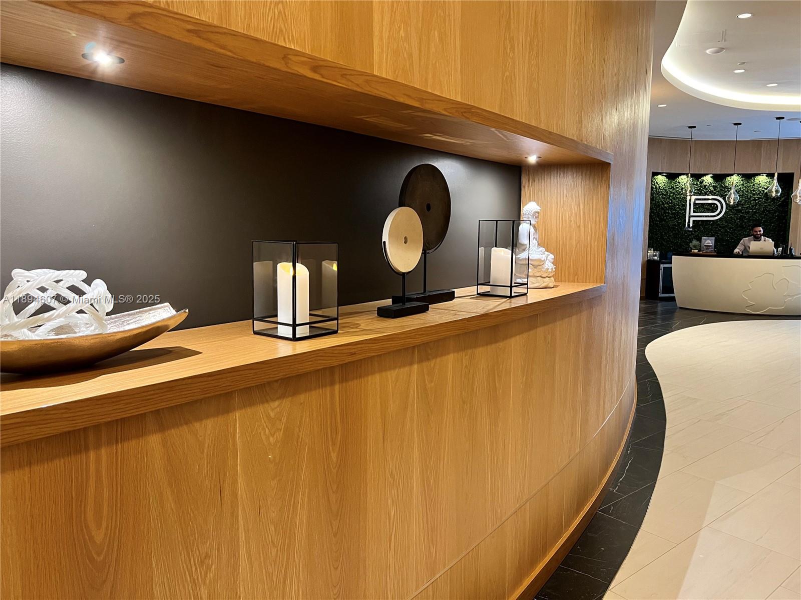 PARAMOUNT MIAMI WORLDCENT - Residential Lease
