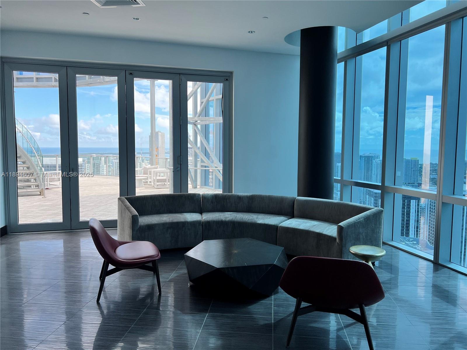 PARAMOUNT MIAMI WORLDCENT - Residential Lease