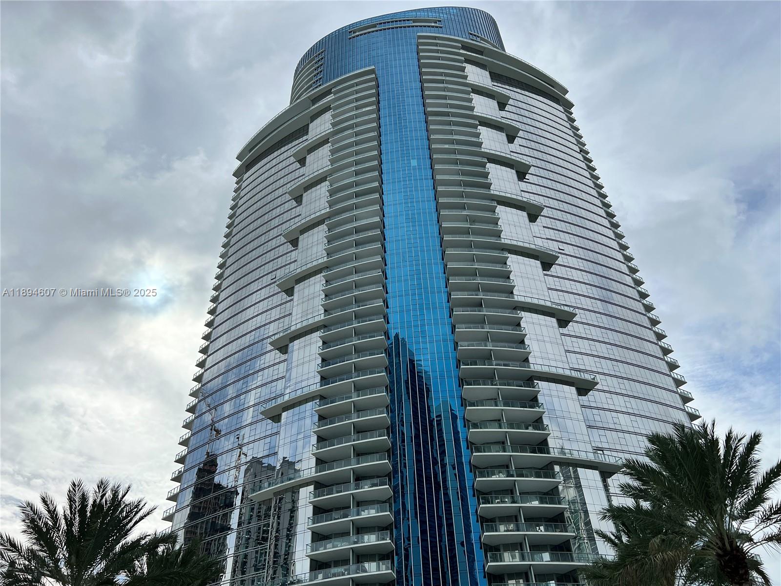 PARAMOUNT MIAMI WORLDCENT - Residential Lease
