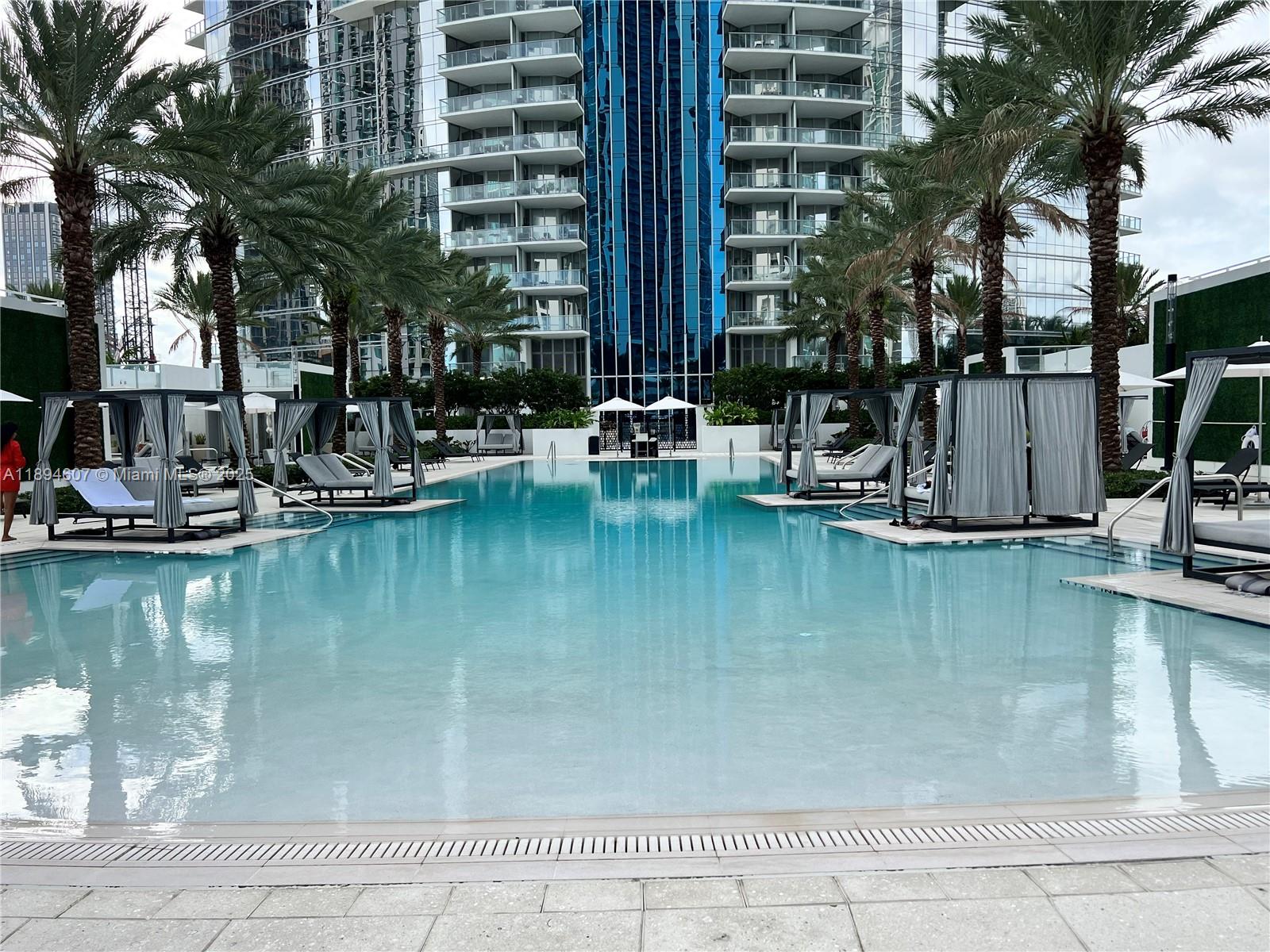 PARAMOUNT MIAMI WORLDCENT - Residential Lease