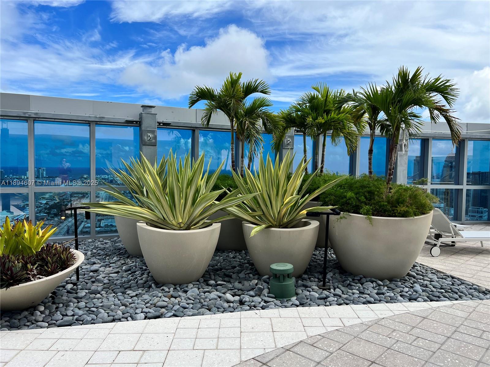 PARAMOUNT MIAMI WORLDCENT - Residential Lease