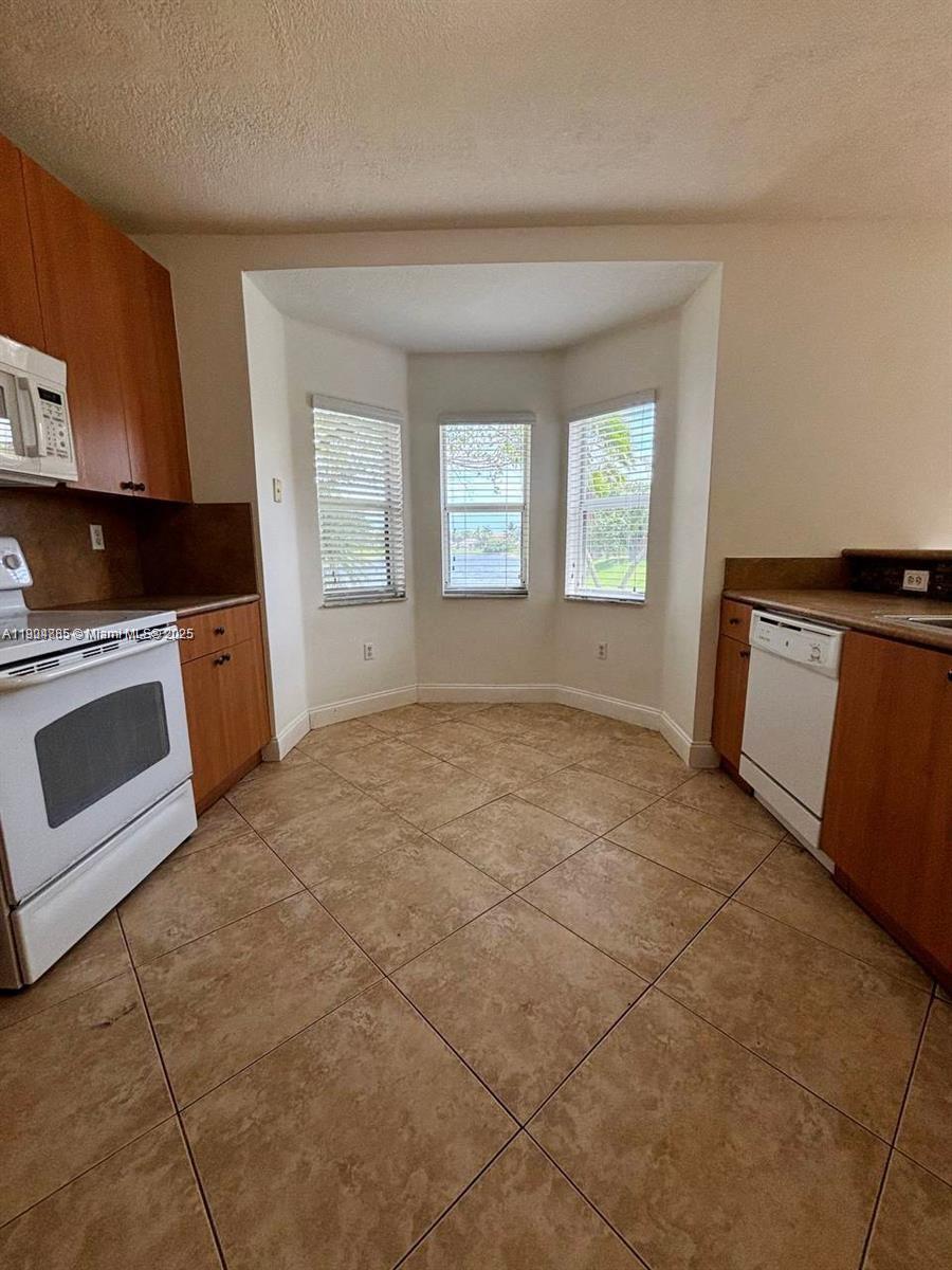 PELICAN BAY AT OLD CUTLER - Residential Lease