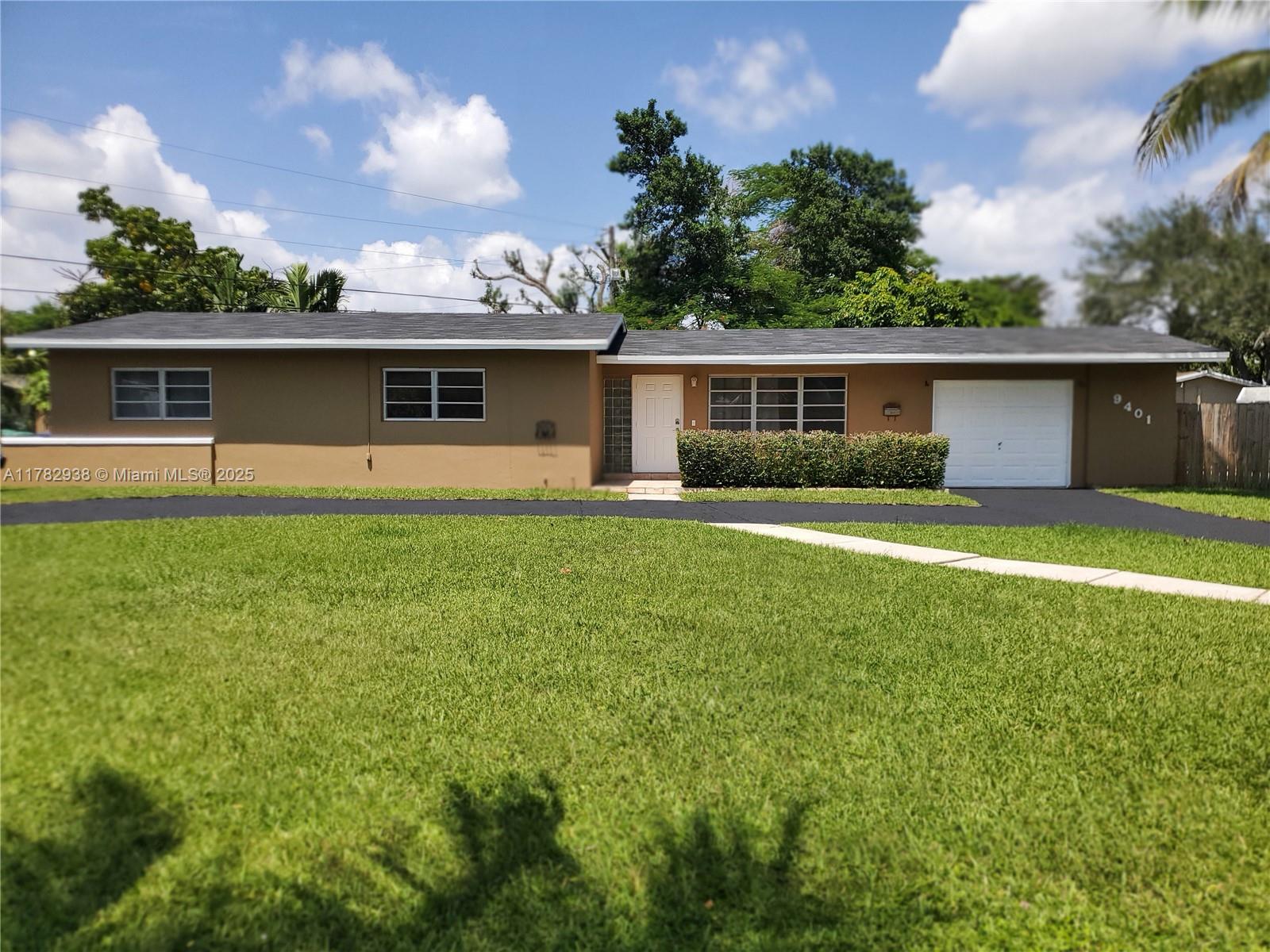 Rental Property at 9401 Sw 181st St, Palmetto Bay, Miami-Dade County, Florida - Bedrooms: 3 
Bathrooms: 2  - $3,500 MO.