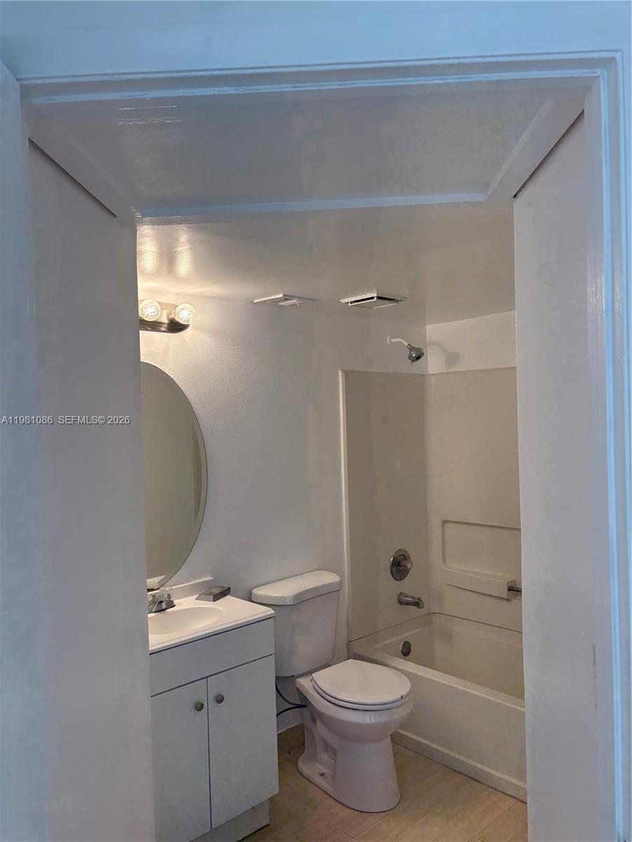 KENDALL LAKE TOWERS CONDO - Residential Lease