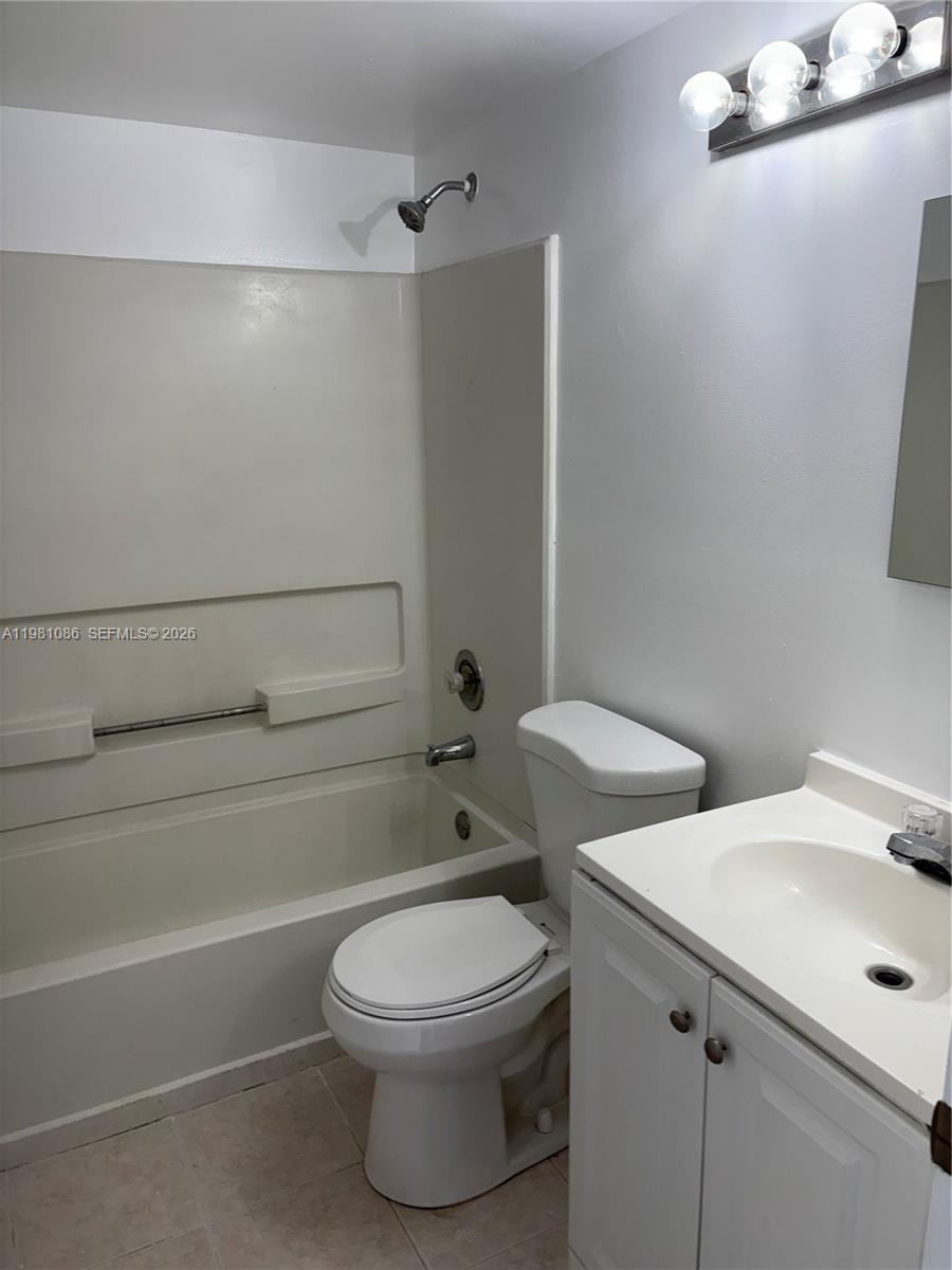 KENDALL LAKE TOWERS CONDO - Residential Lease