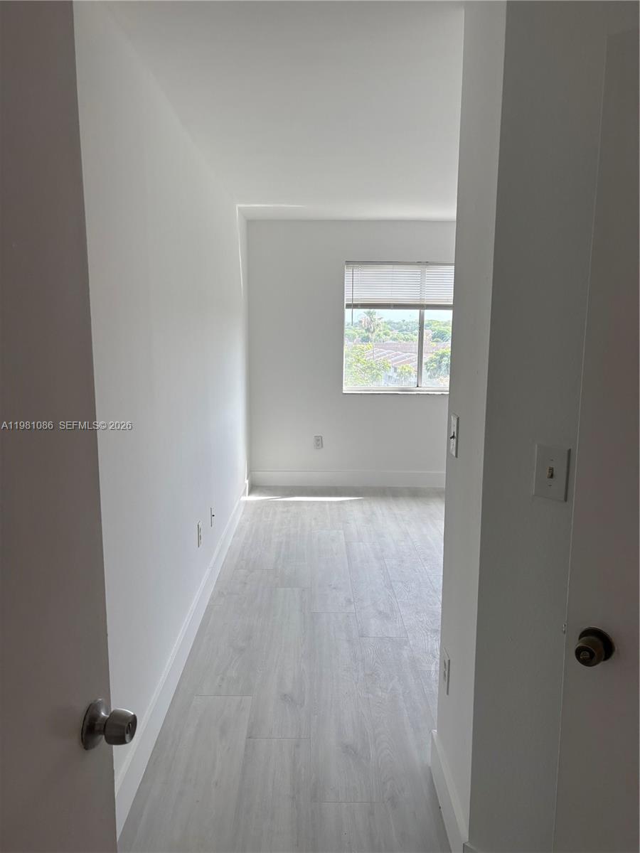 KENDALL LAKE TOWERS CONDO - Residential Lease