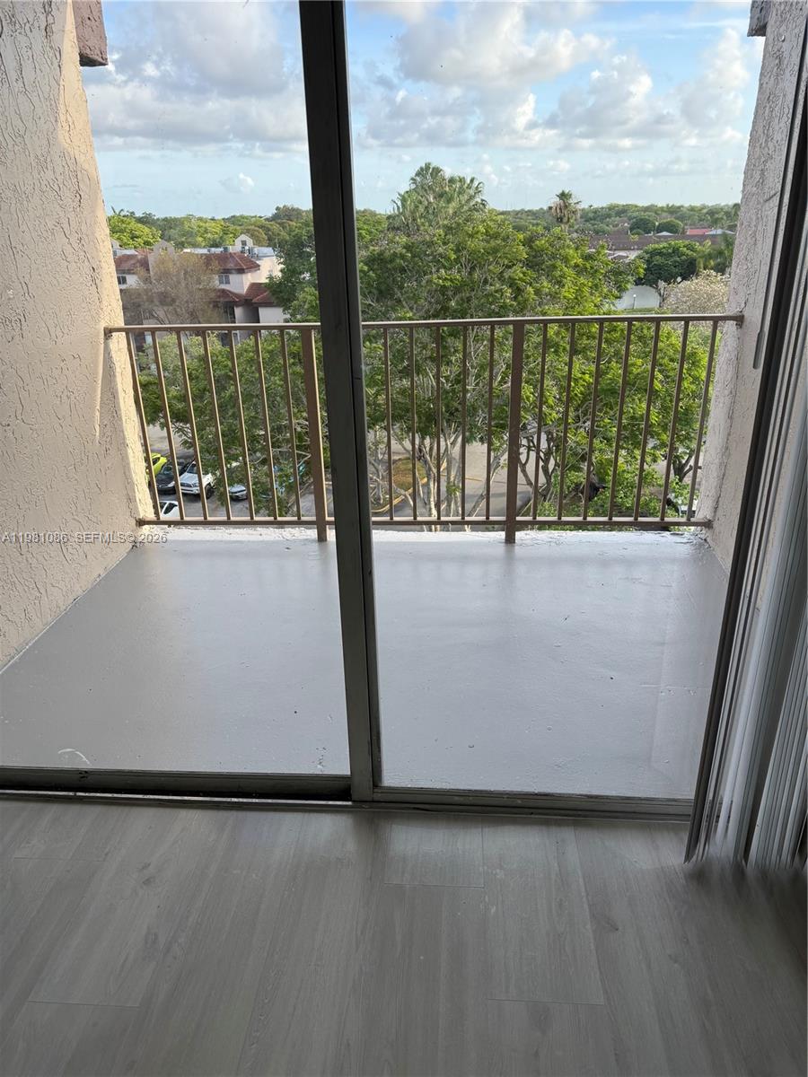 KENDALL LAKE TOWERS CONDO - Residential Lease