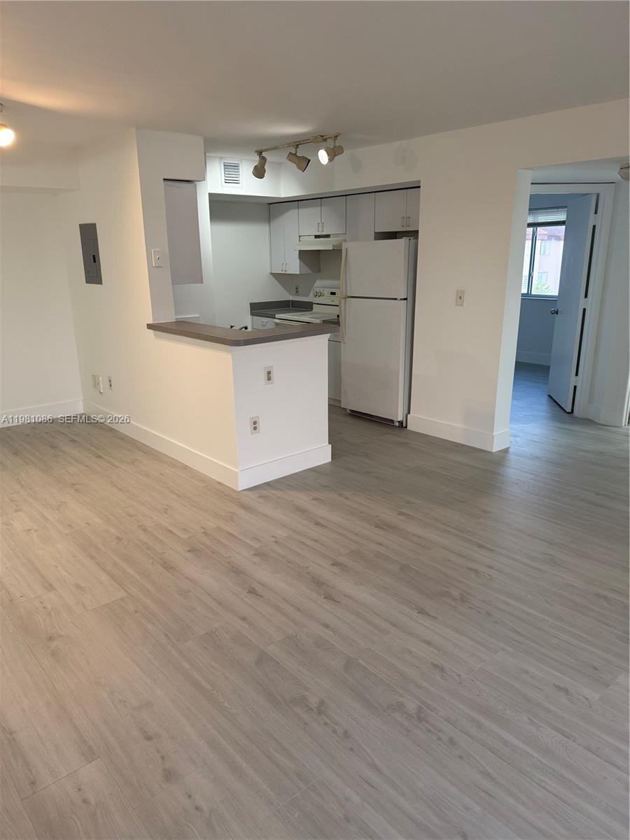 KENDALL LAKE TOWERS CONDO - Residential Lease