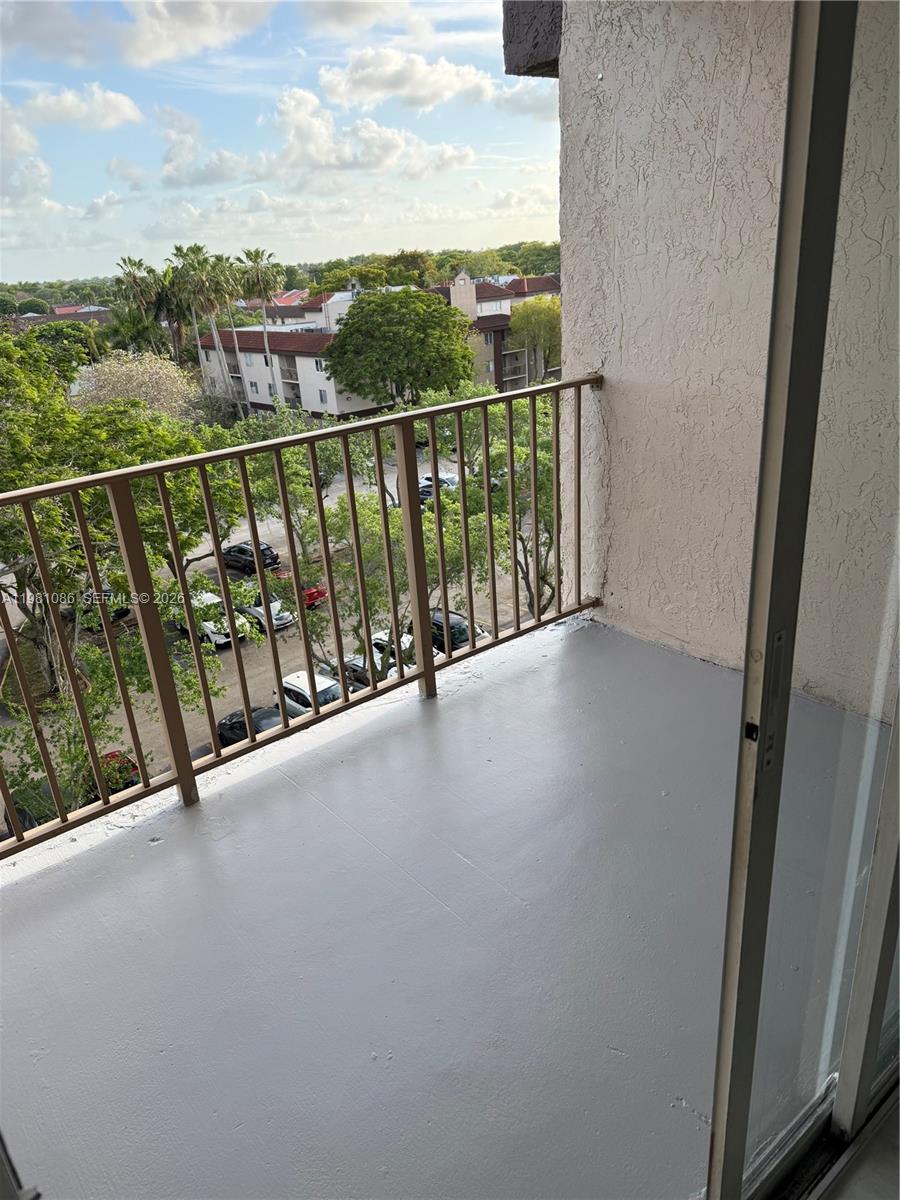 KENDALL LAKE TOWERS CONDO - Residential Lease