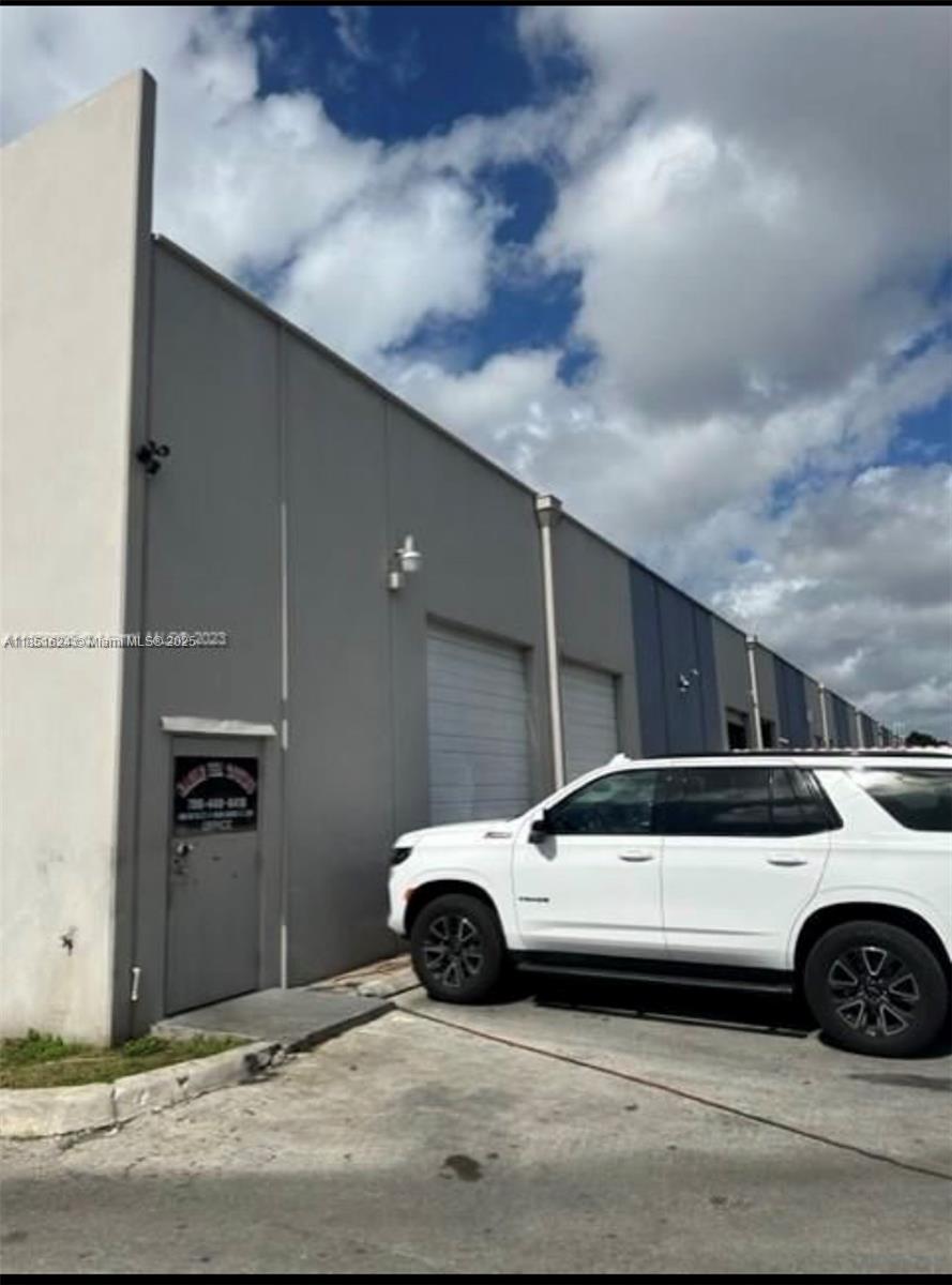 4960 NW 165th St B1