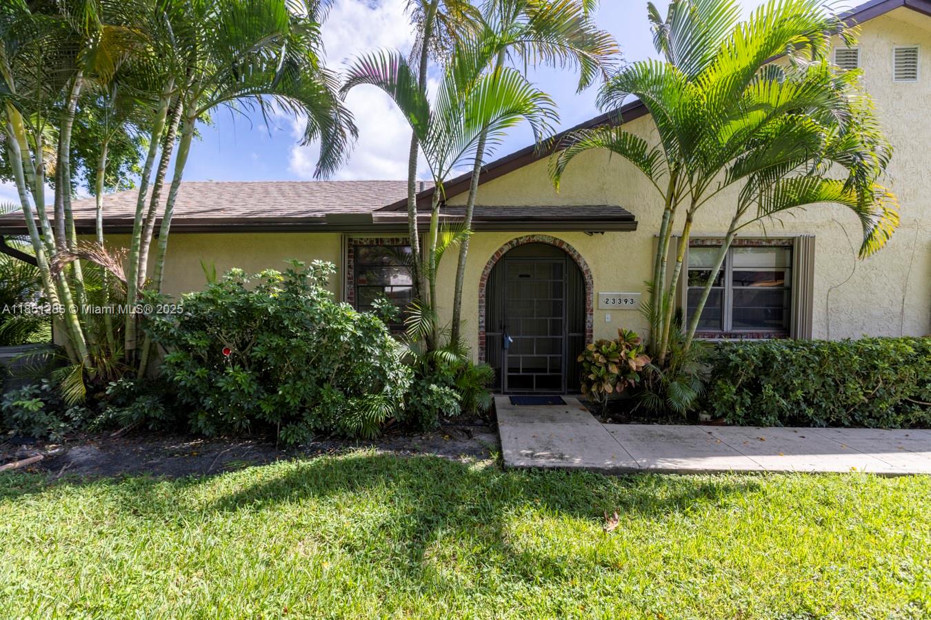 Bring your style to this corner villa in a wonderful 55+ community—The Lakes of Boca Barwood! This 2-bed, 2-bath villa is move-in ready and offers beautiful garden views, vaulted ceilings, and lots of natural light. Enjoy a large screened patio perfect for relaxing or entertaining. Freshly painted with neutral tones and new flooring. Features include split-bedroom layout, oversized primary suite with walk-in closet, in-unit laundry, and deeded covered parking with storage. Low monthly fee includes landscaping and amenities: pool, tennis, walking trails, clubhouse, and more. Pet-friendly and close to shopping, dining, and major roads. Near Mizner Park, Boca Raton Museum of Art, Butterfly World Morikami Gardens, and Sunset Cove Amphitheater. Don’t miss upscale shopping at Town Center Mall.