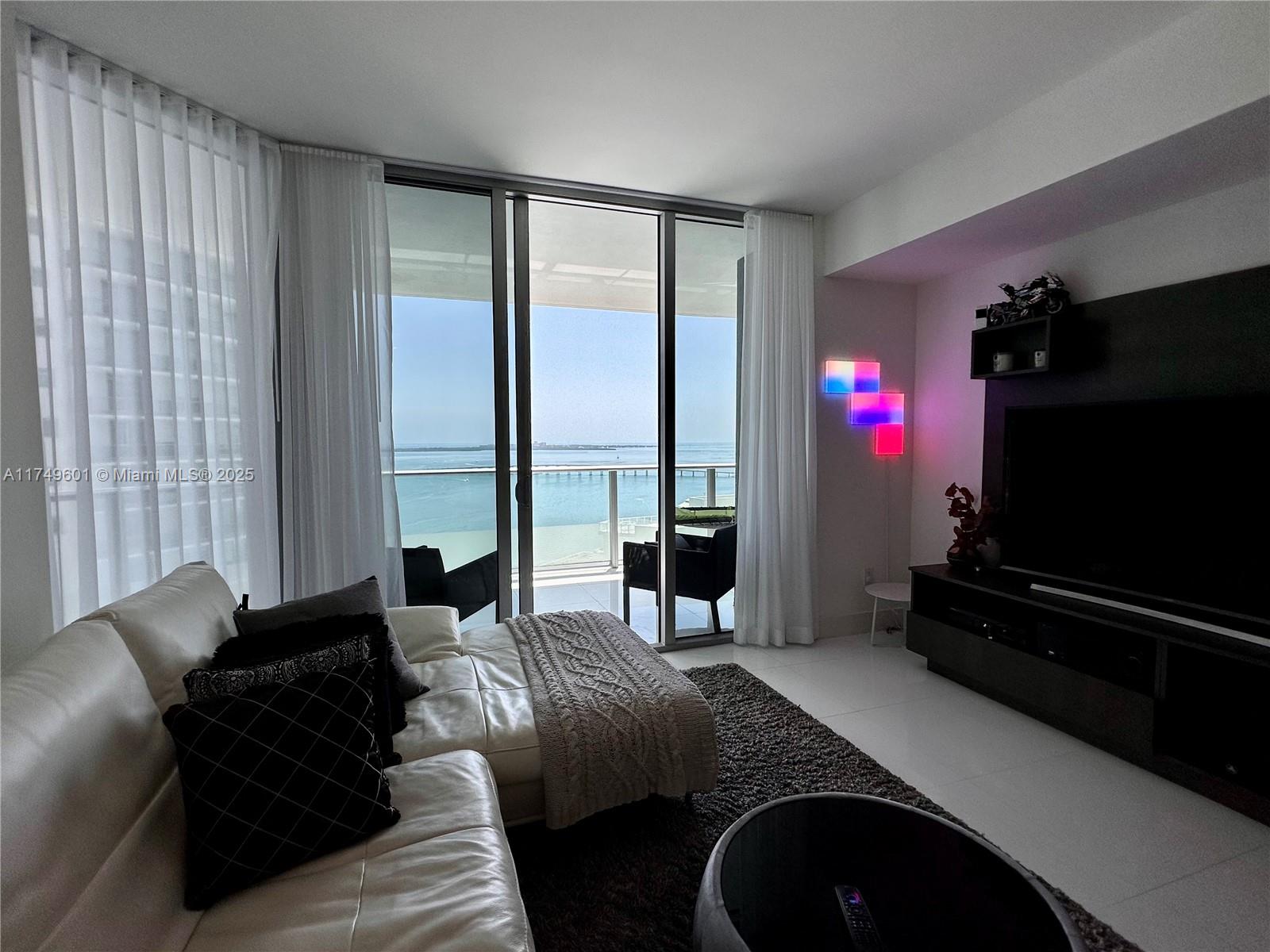 1300 Brickell Bay Dr 3206